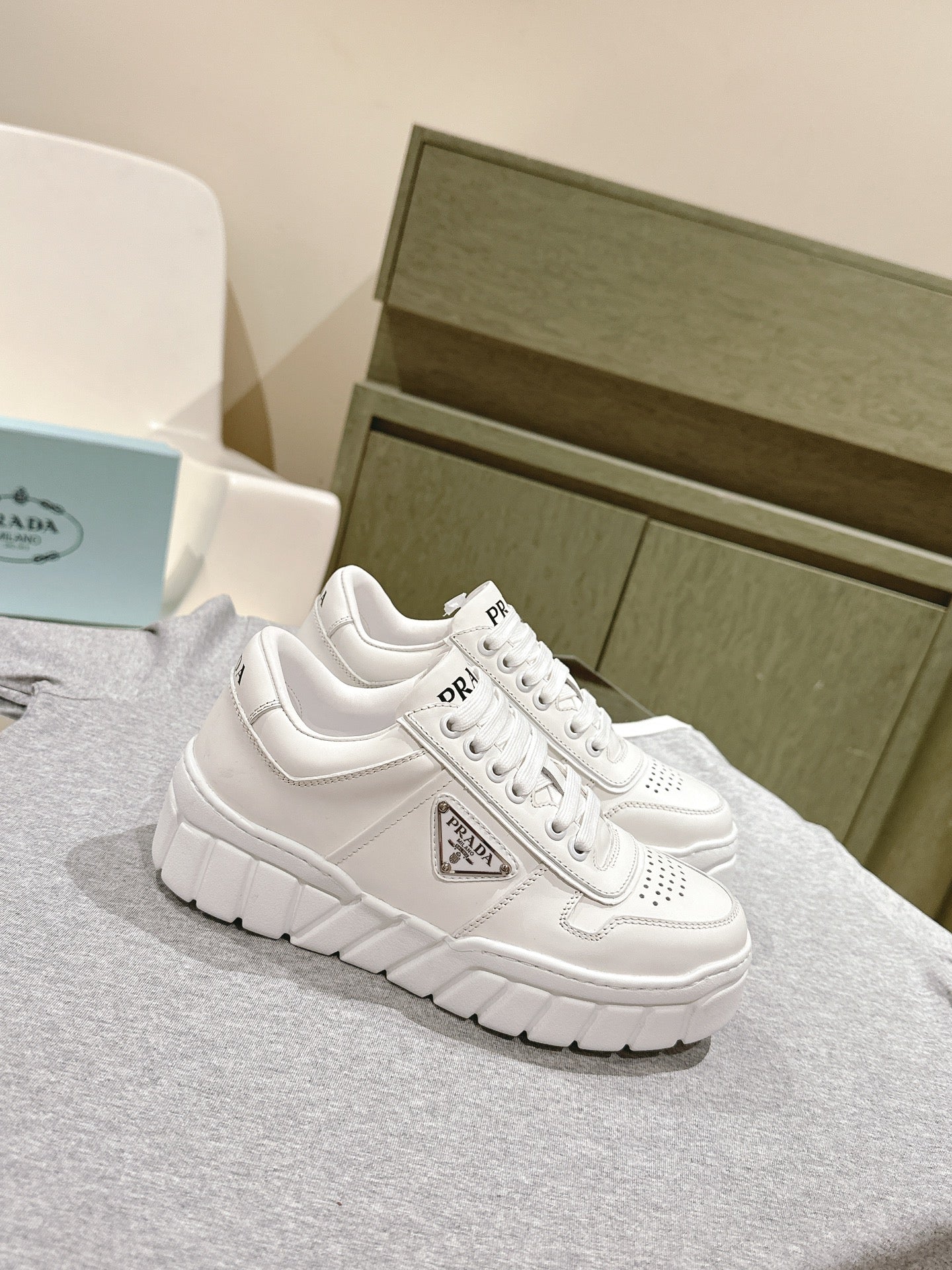 P-Sneakers