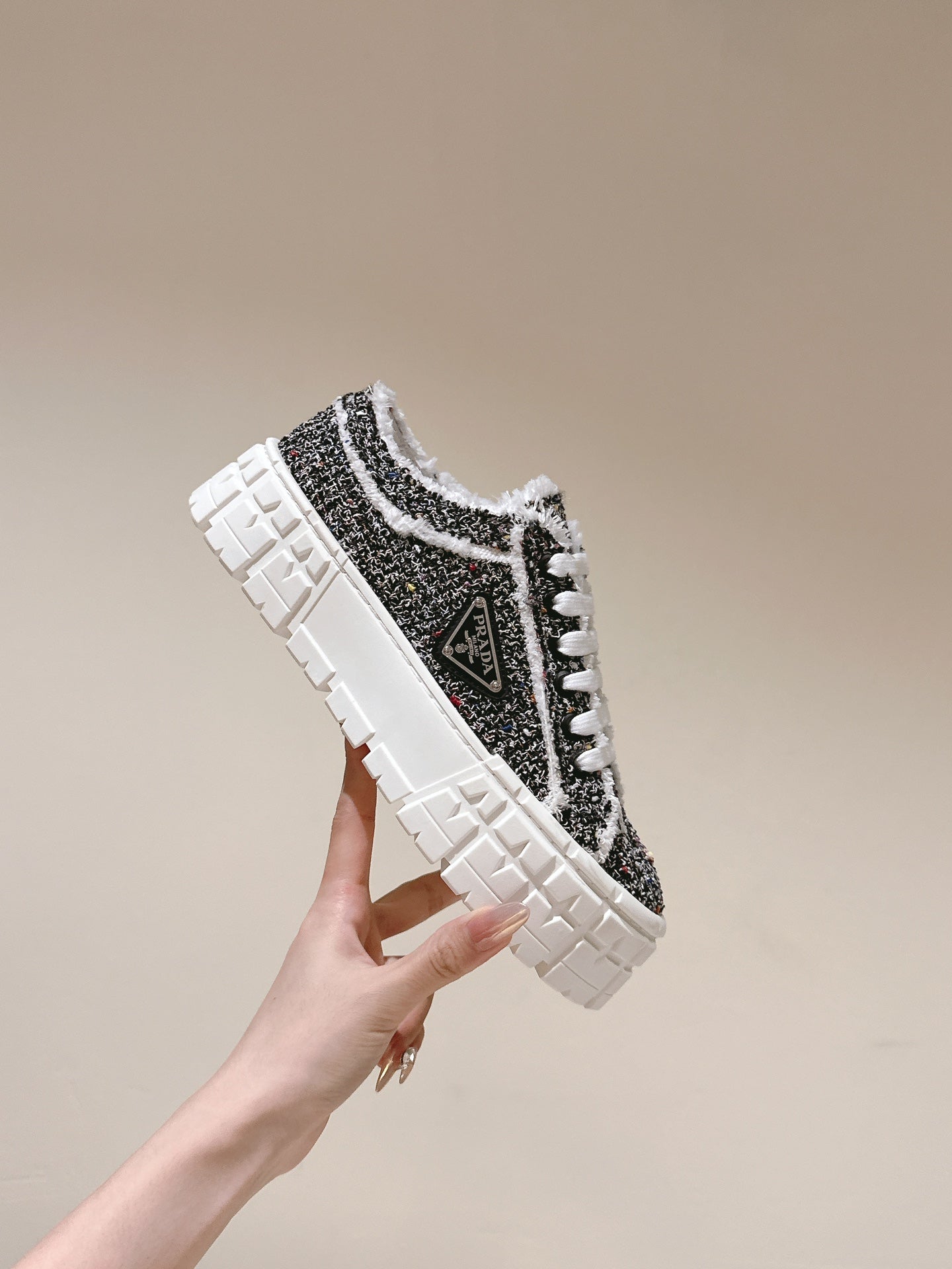 P-Sneakers
