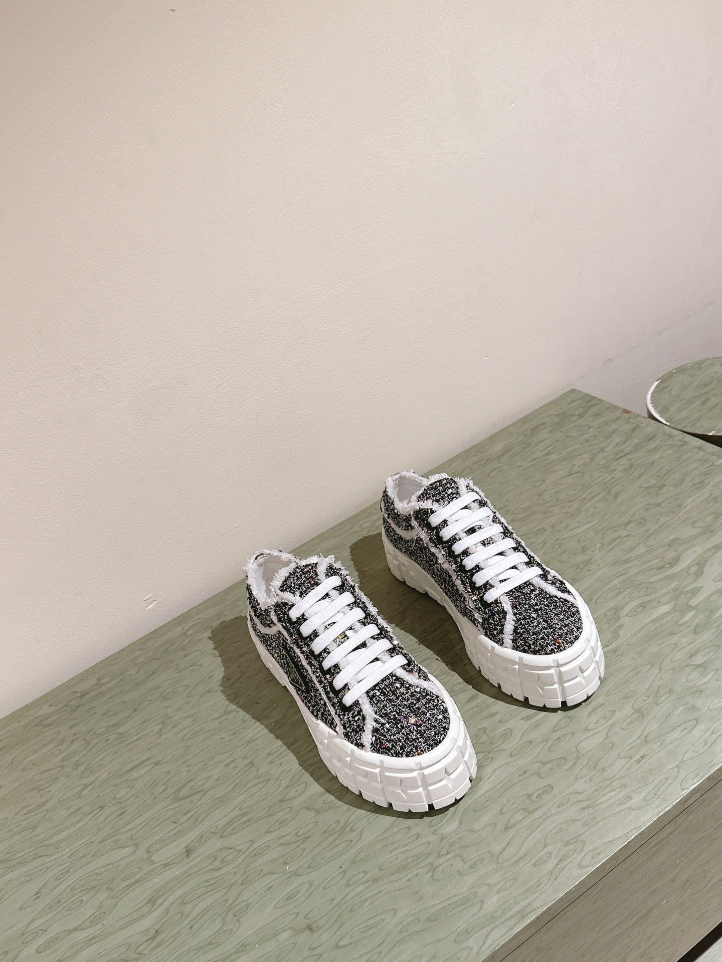 P-Sneakers