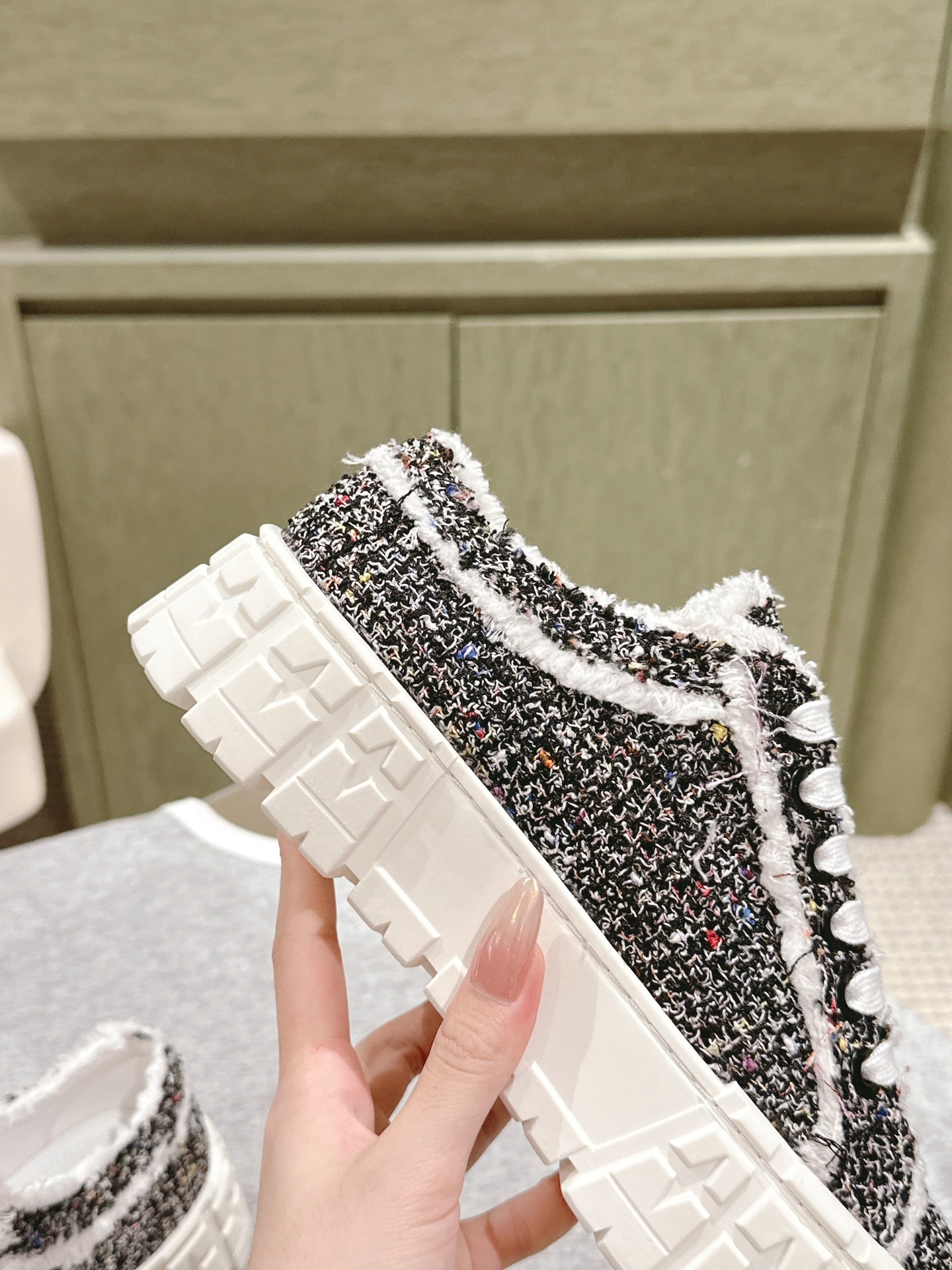 P-Sneakers