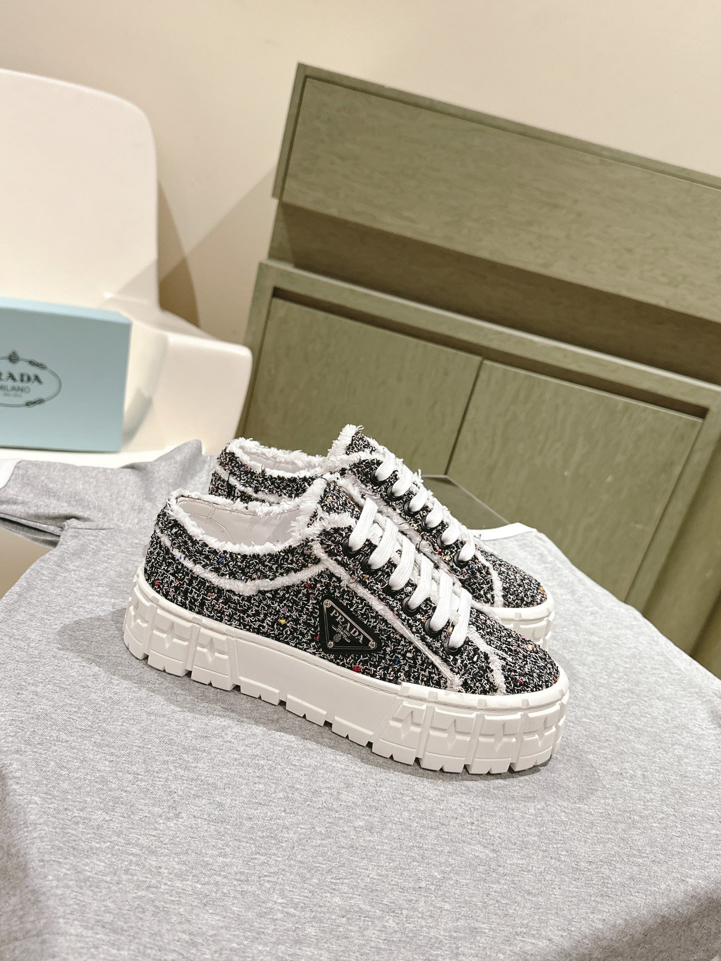 P-Sneakers