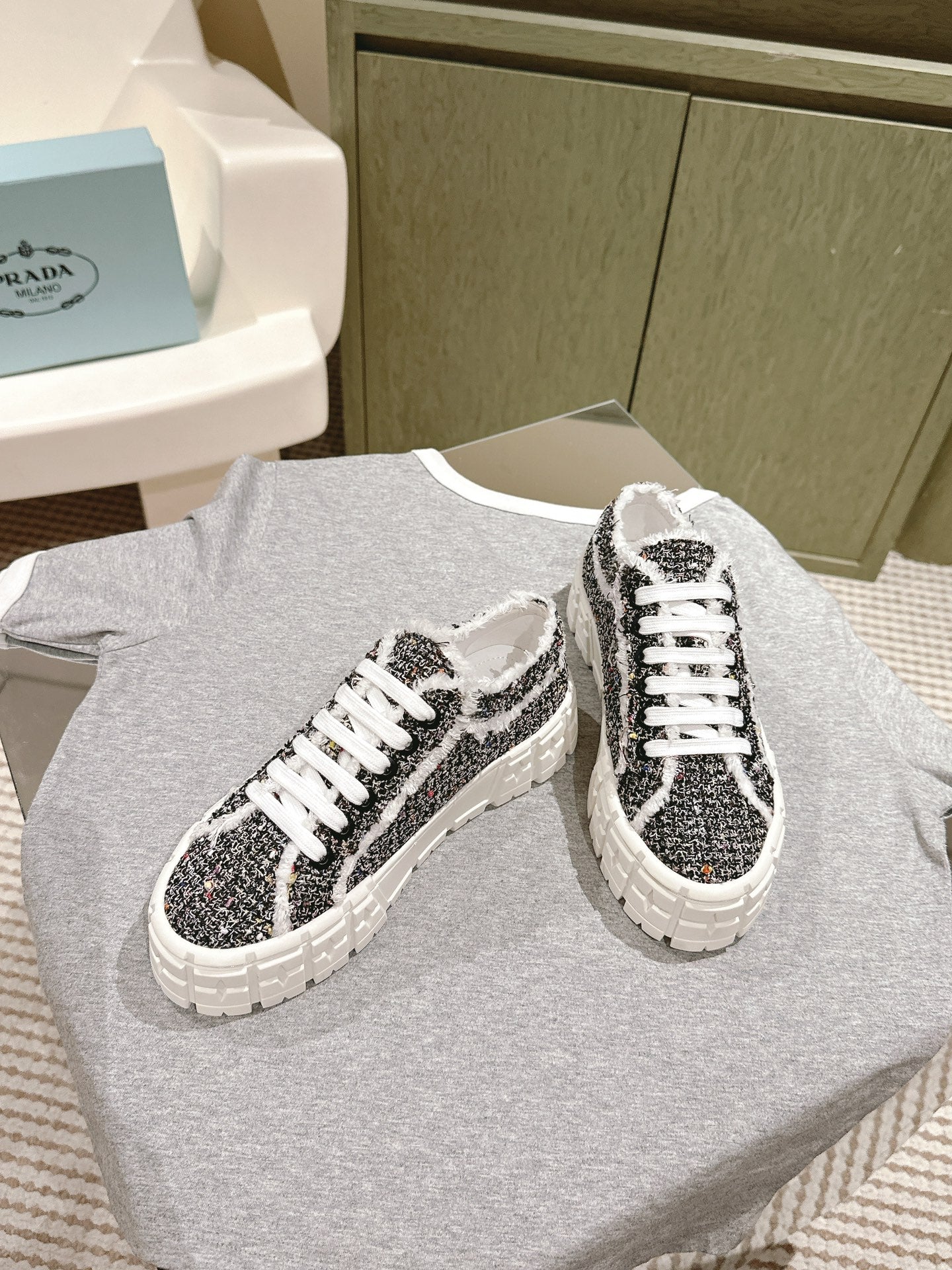 P-Sneakers
