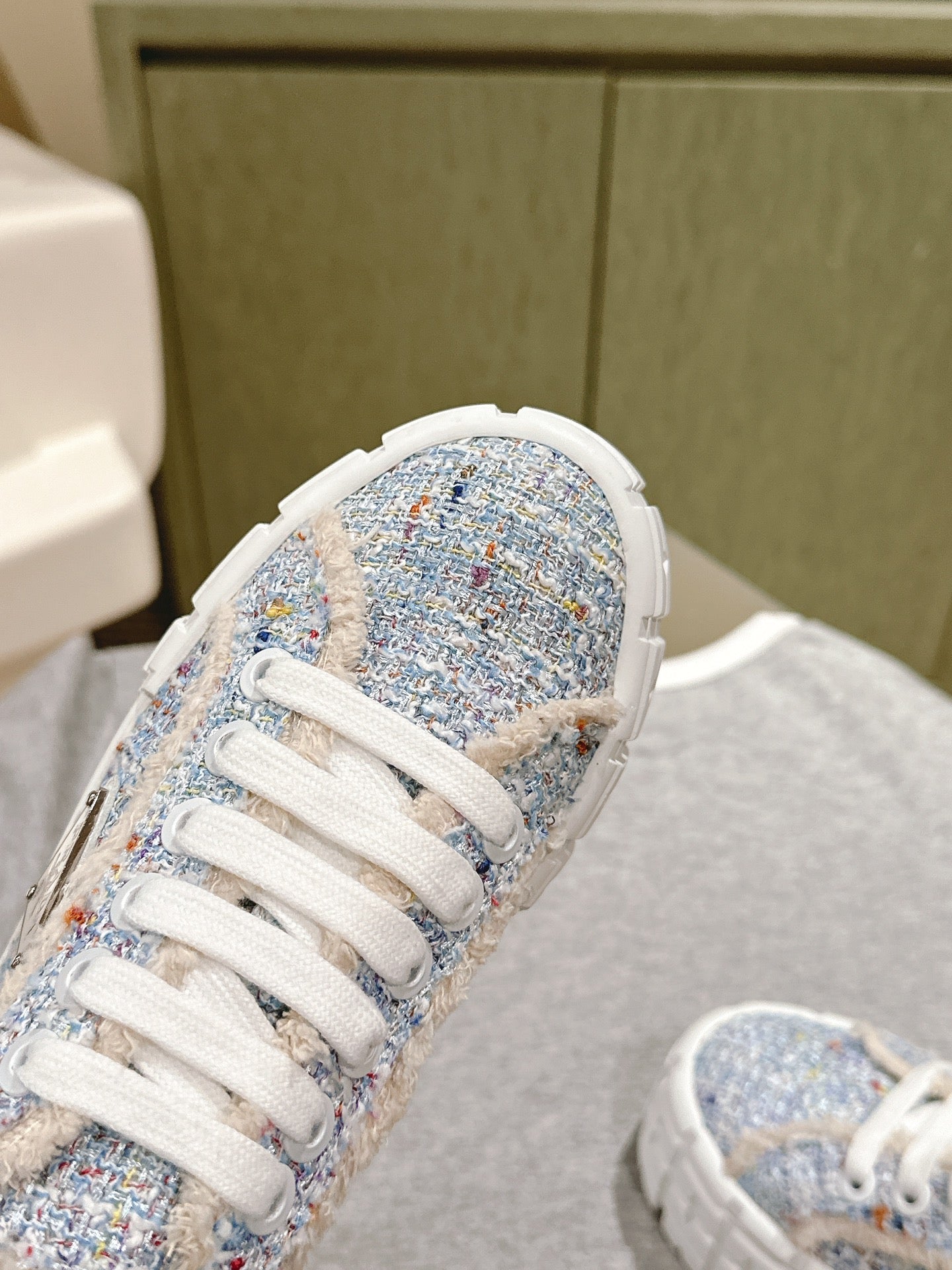 P-Sneakers