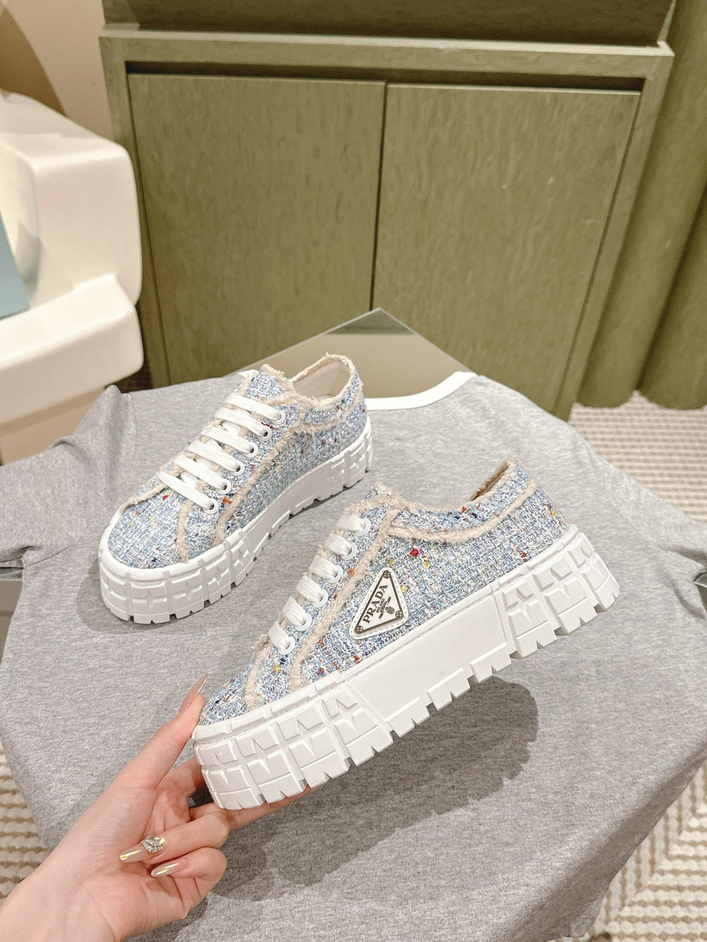 P-Sneakers