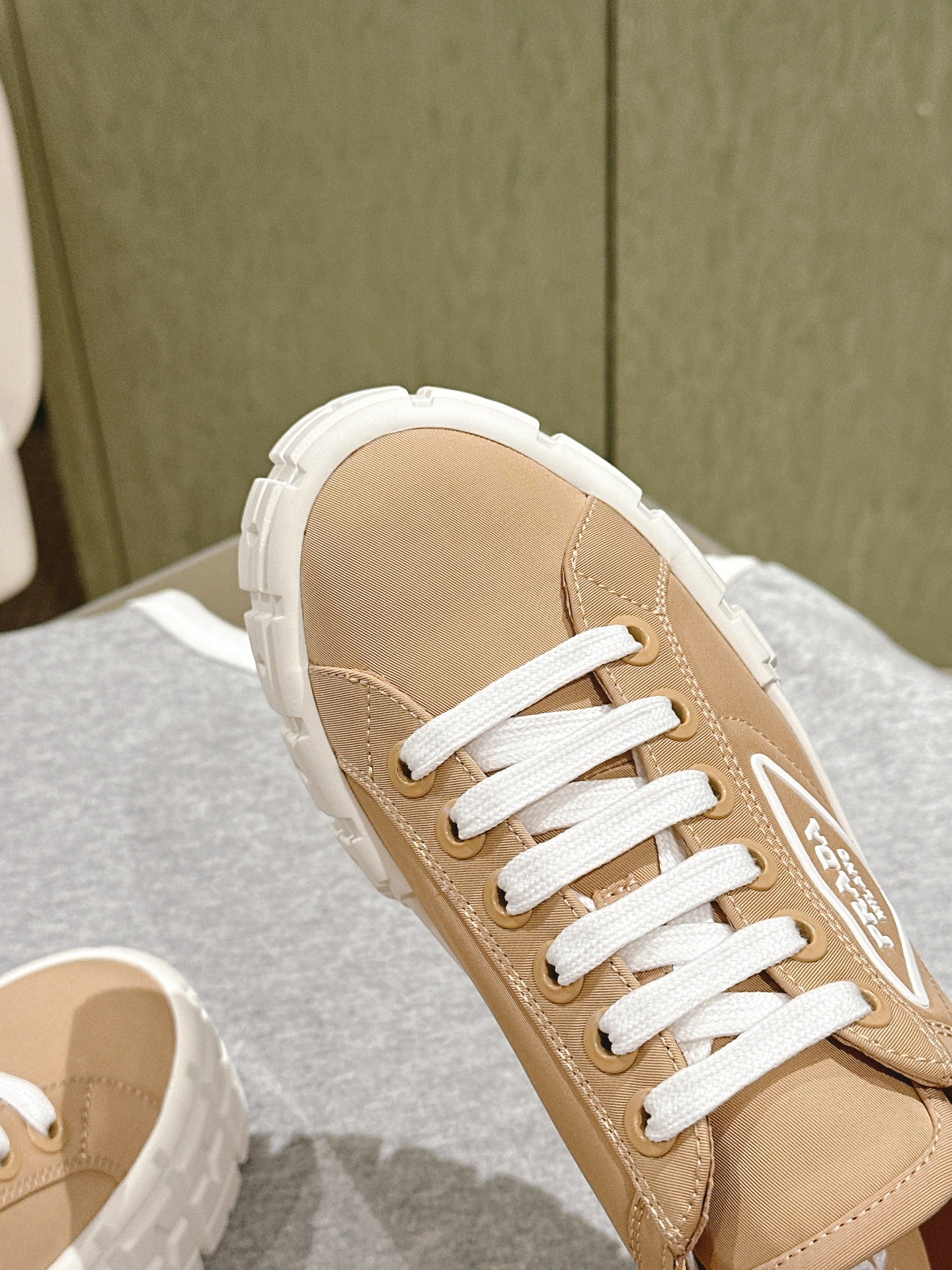 P-Sneakers