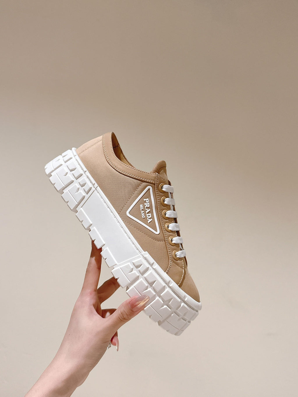 P-Sneakers