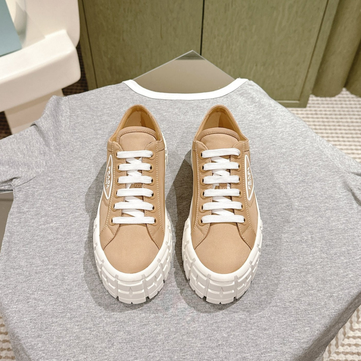 P-Sneakers