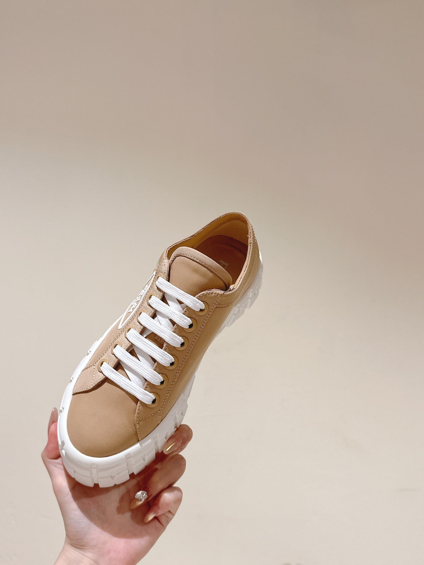 P-Sneakers