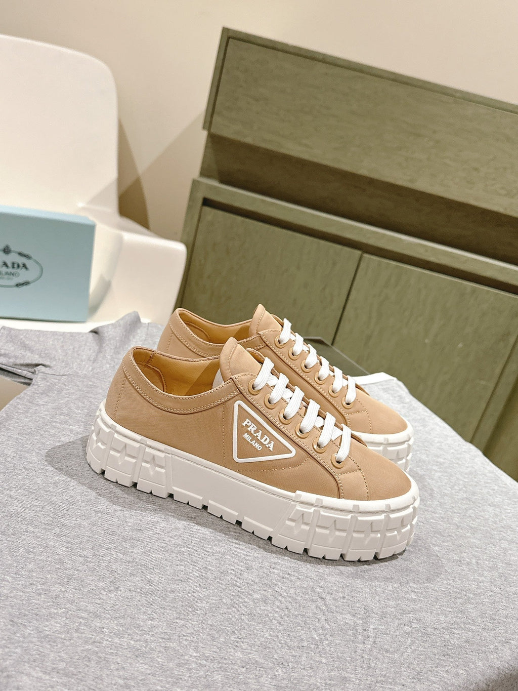 P-Sneakers
