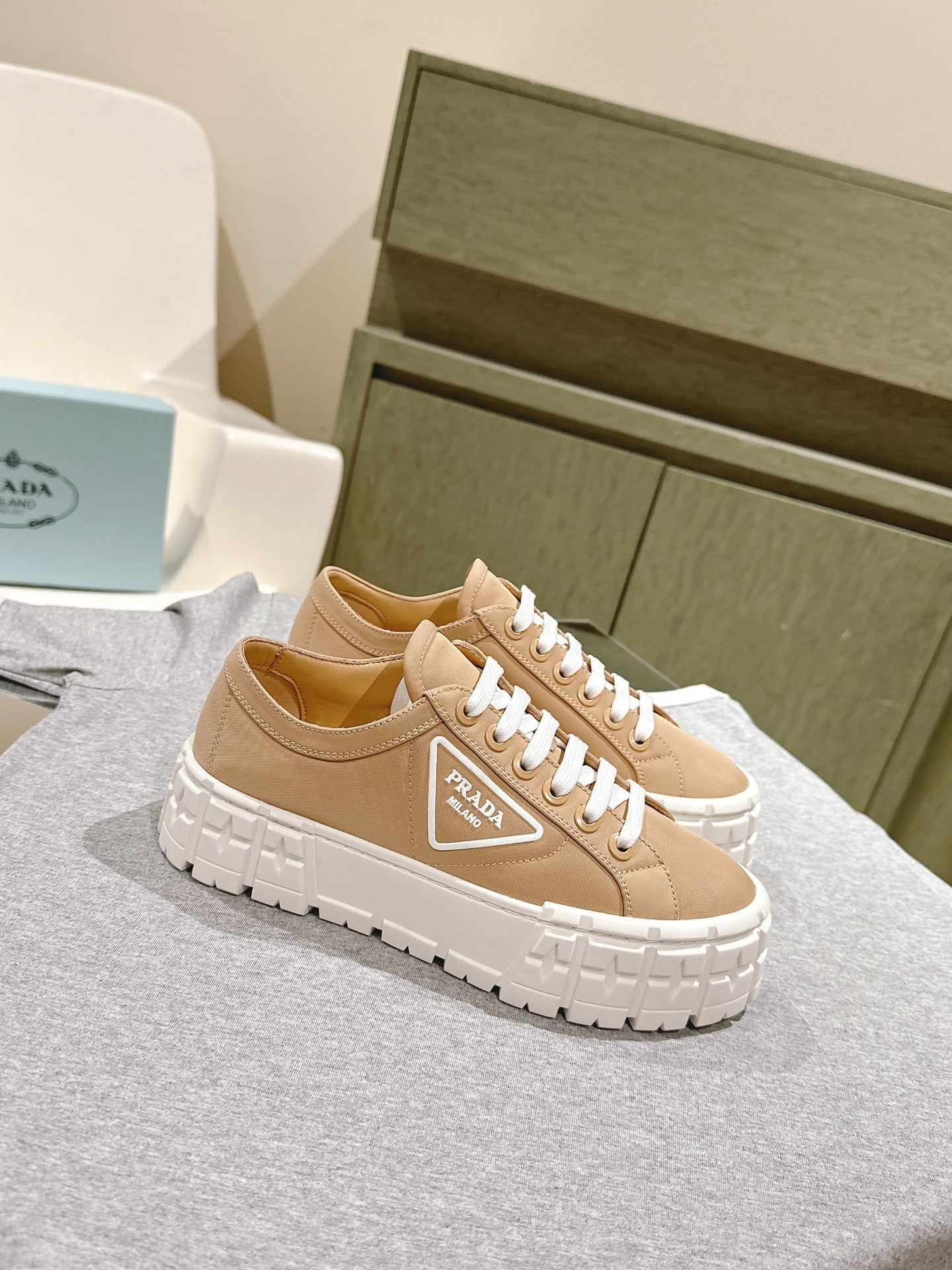P-Sneakers