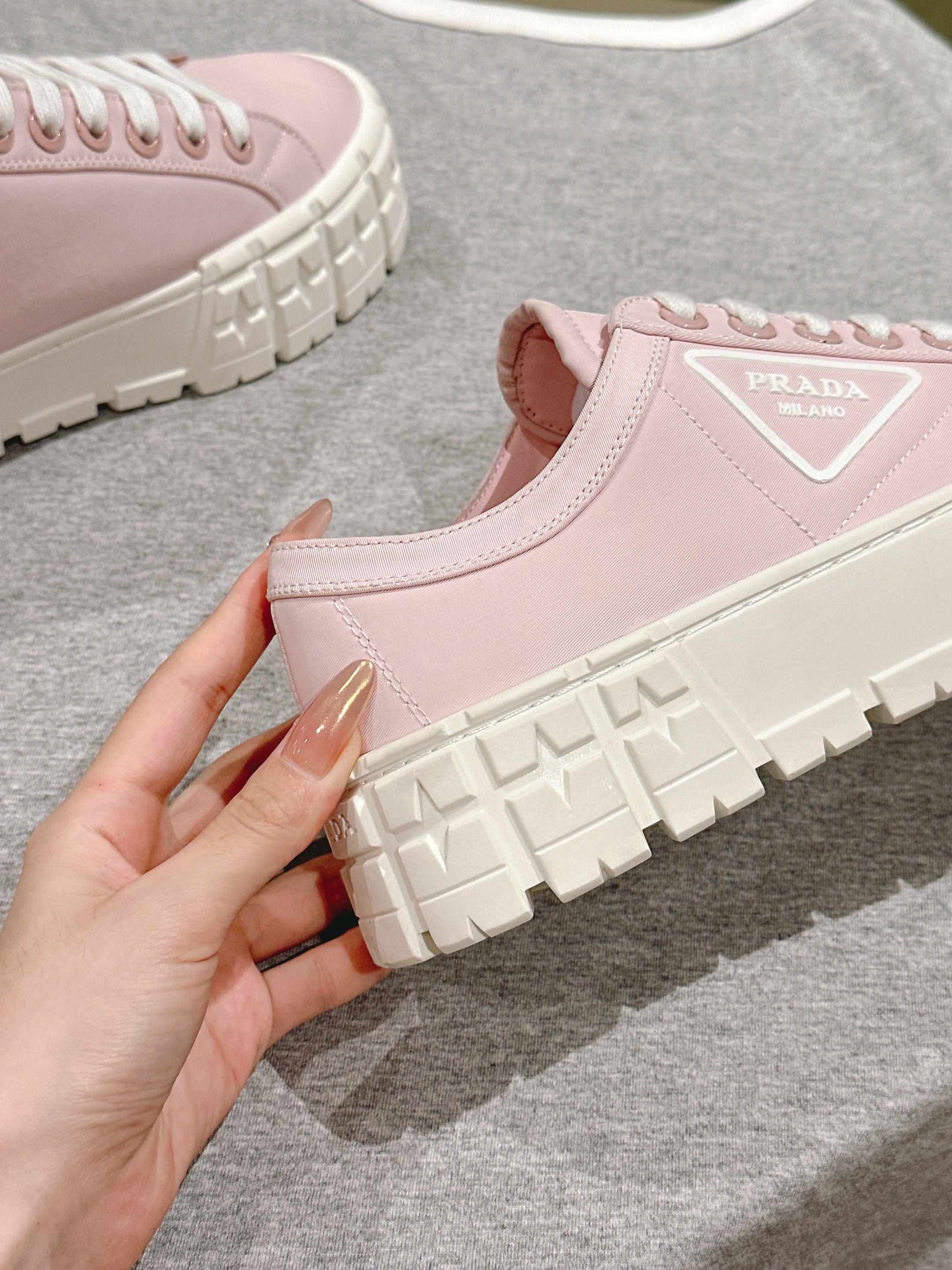 P-Sneakers