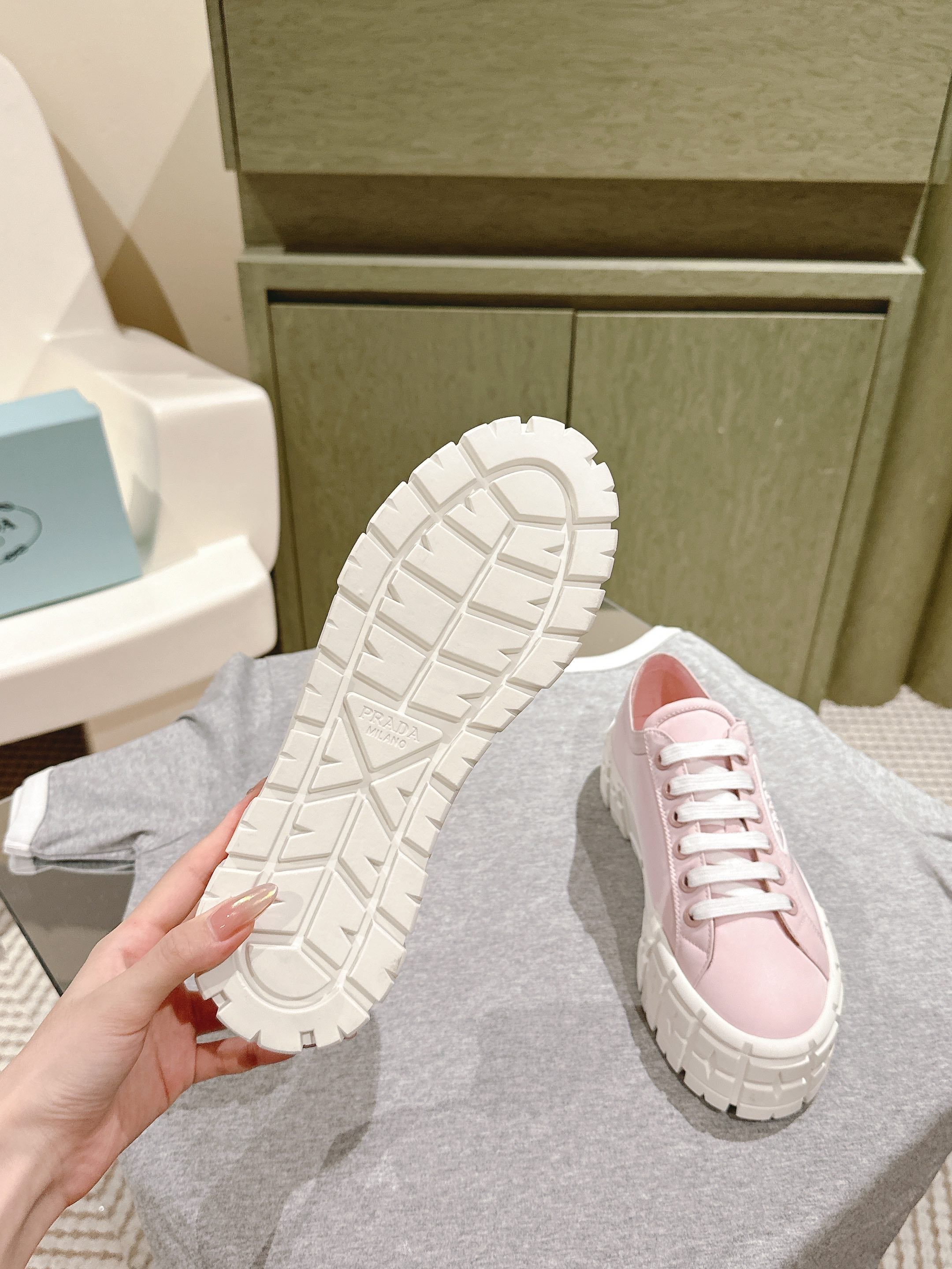 P-Sneakers
