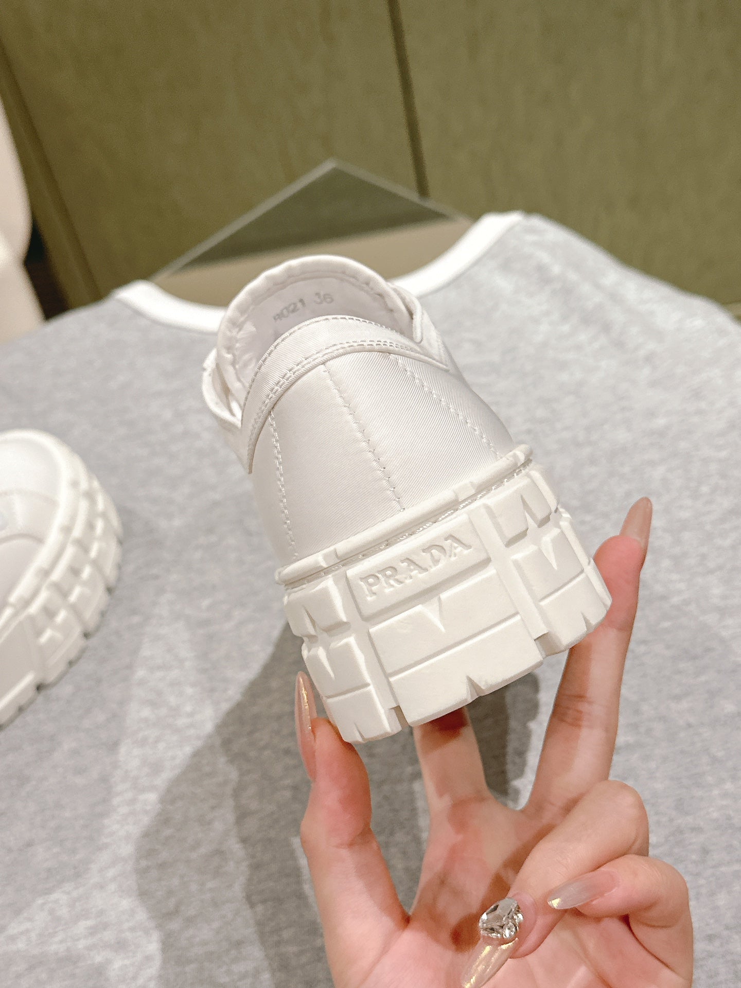 P-Sneakers