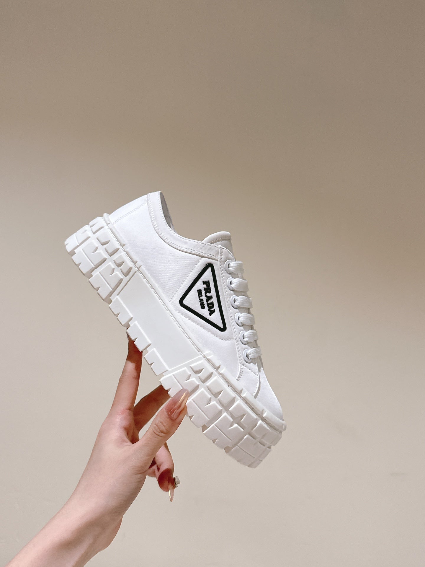 P-Sneakers