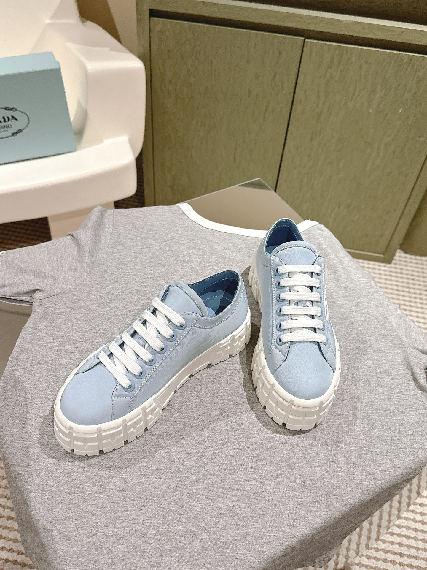 P-Sneakers