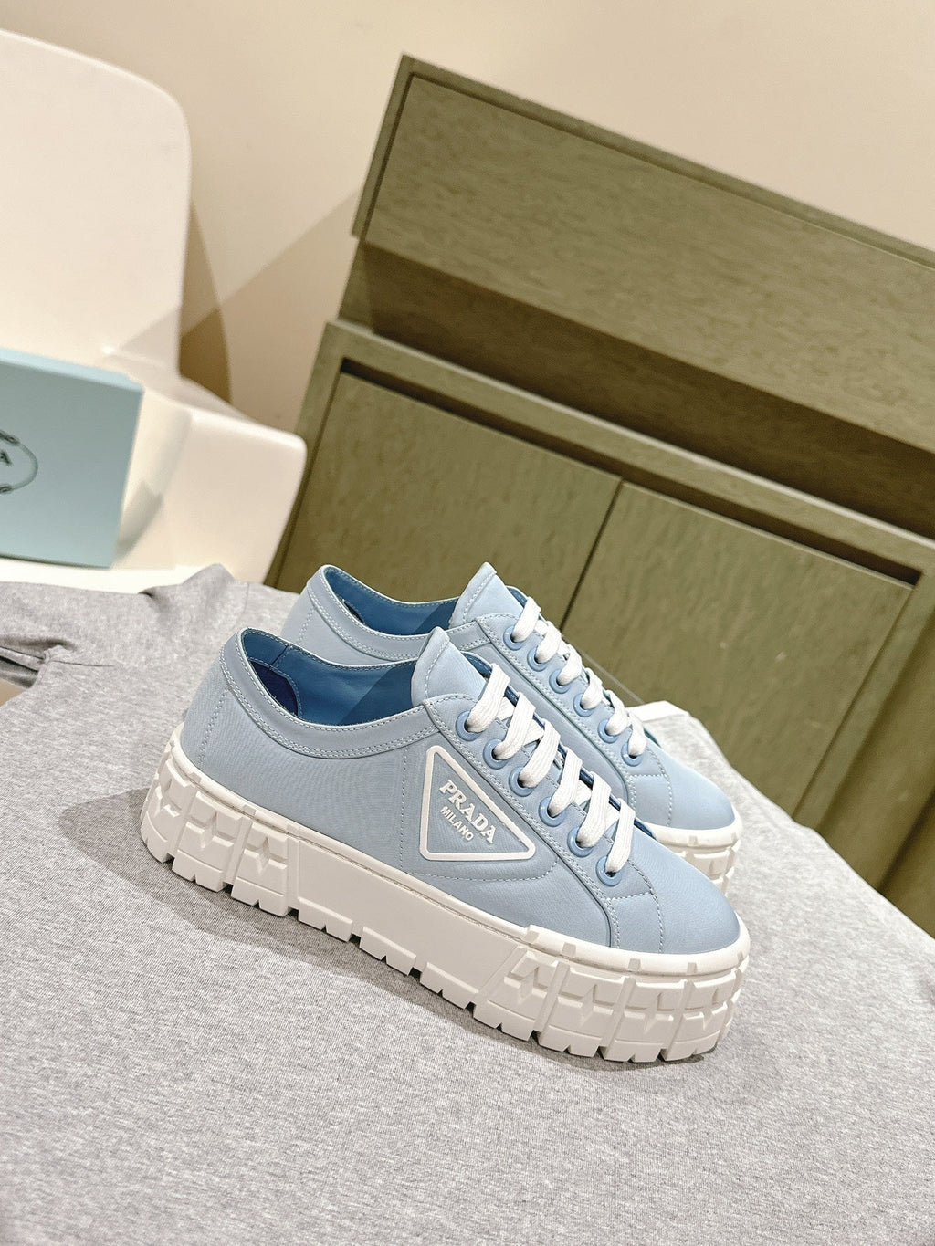 P-Sneakers