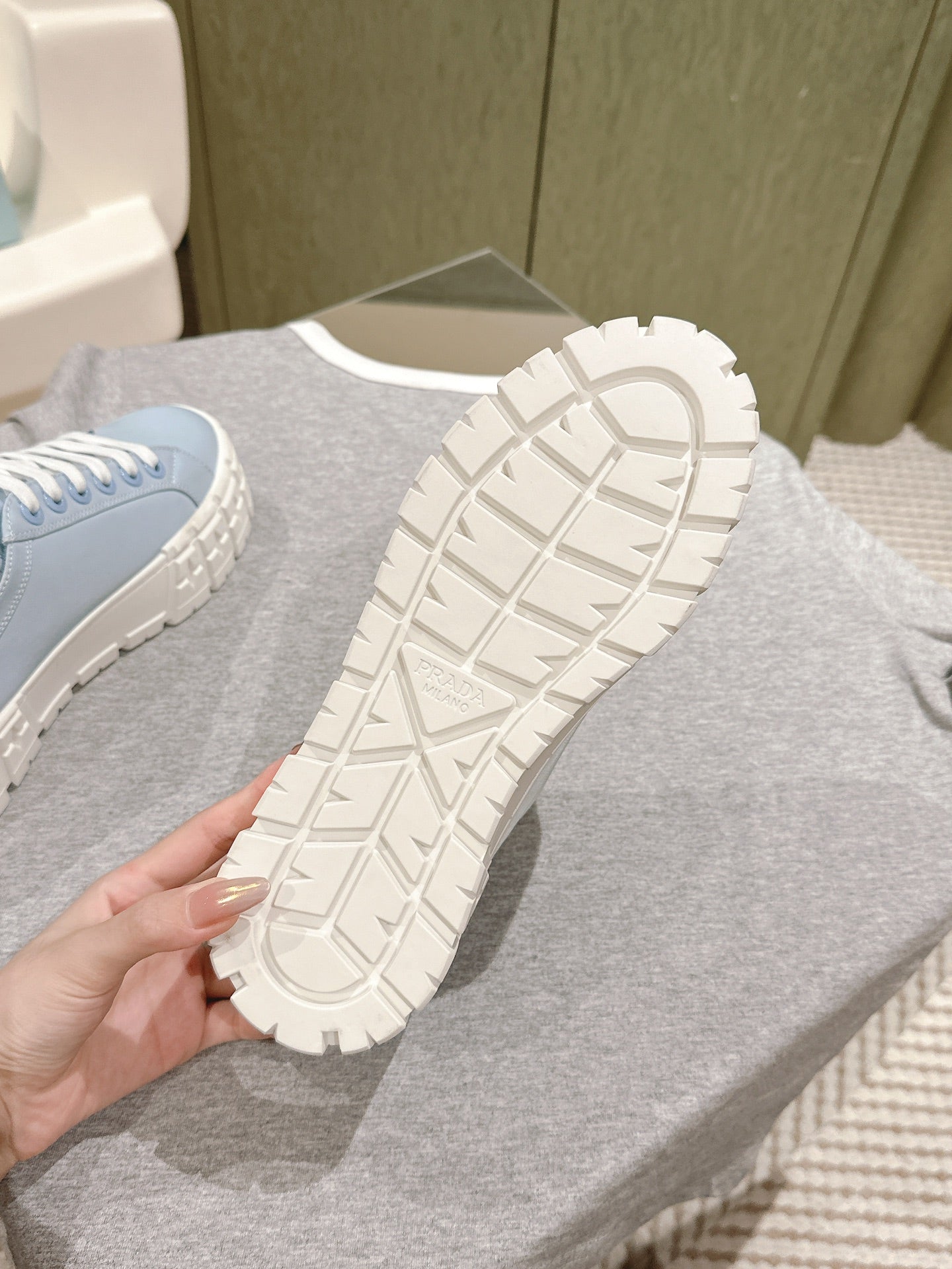 P-Sneakers
