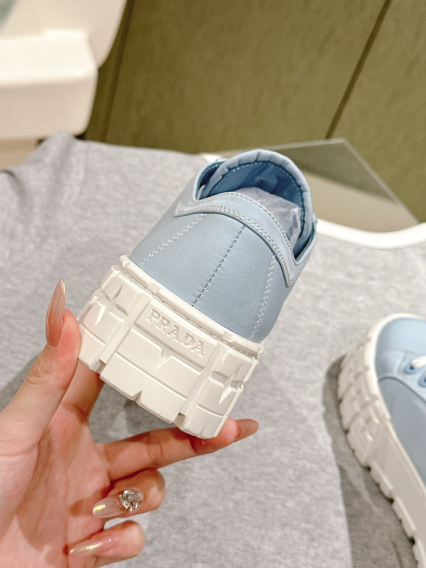 P-Sneakers