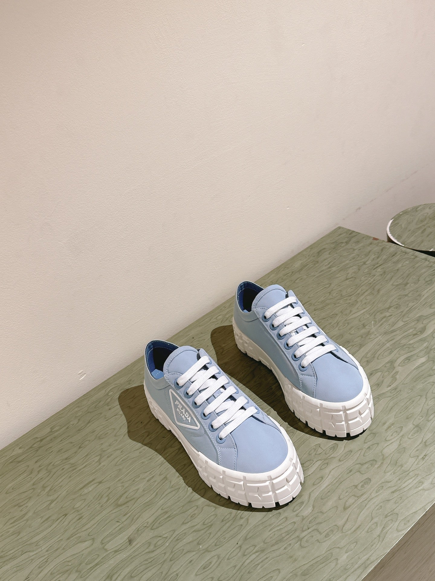 P-Sneakers