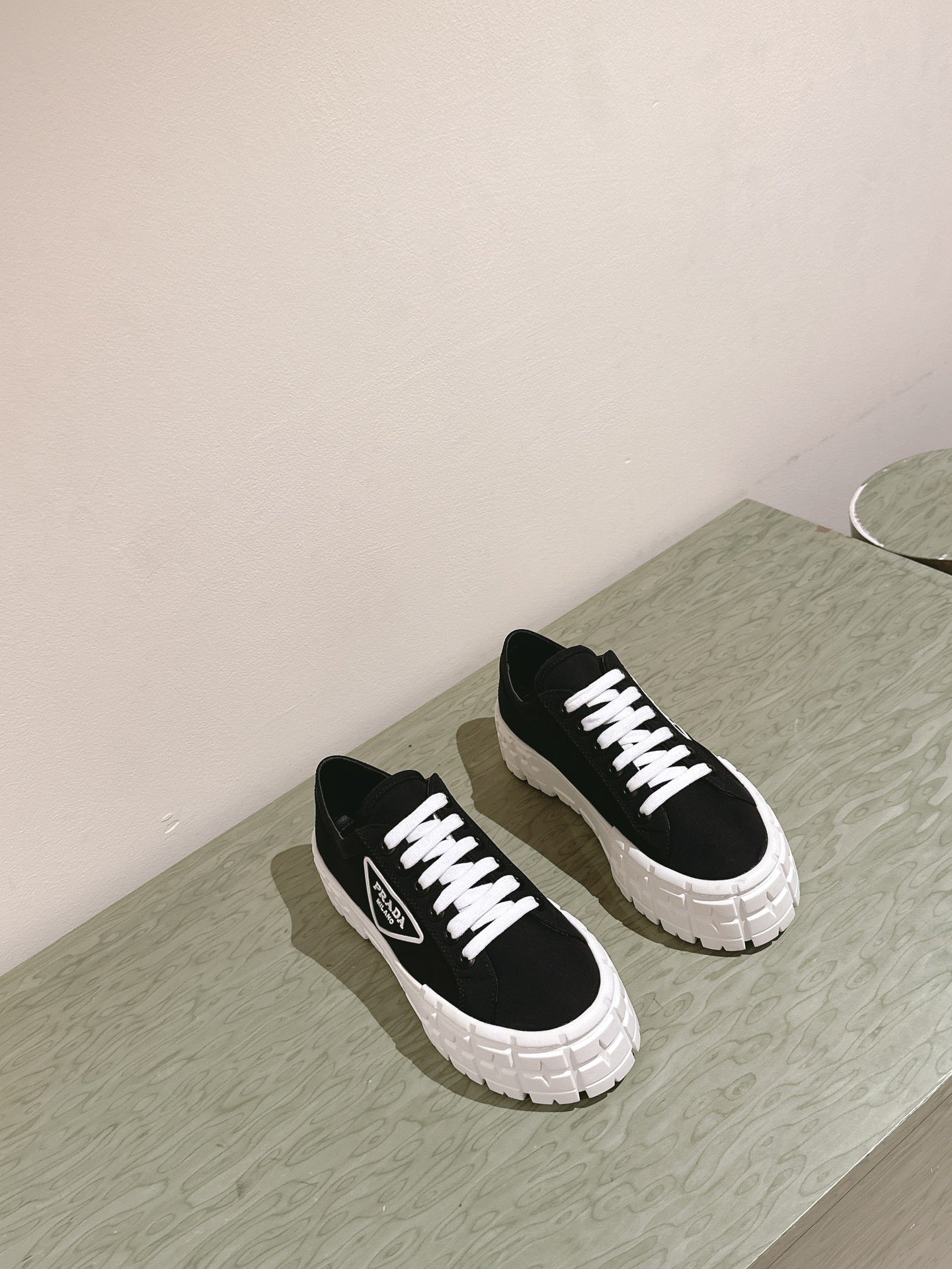P-Sneakers
