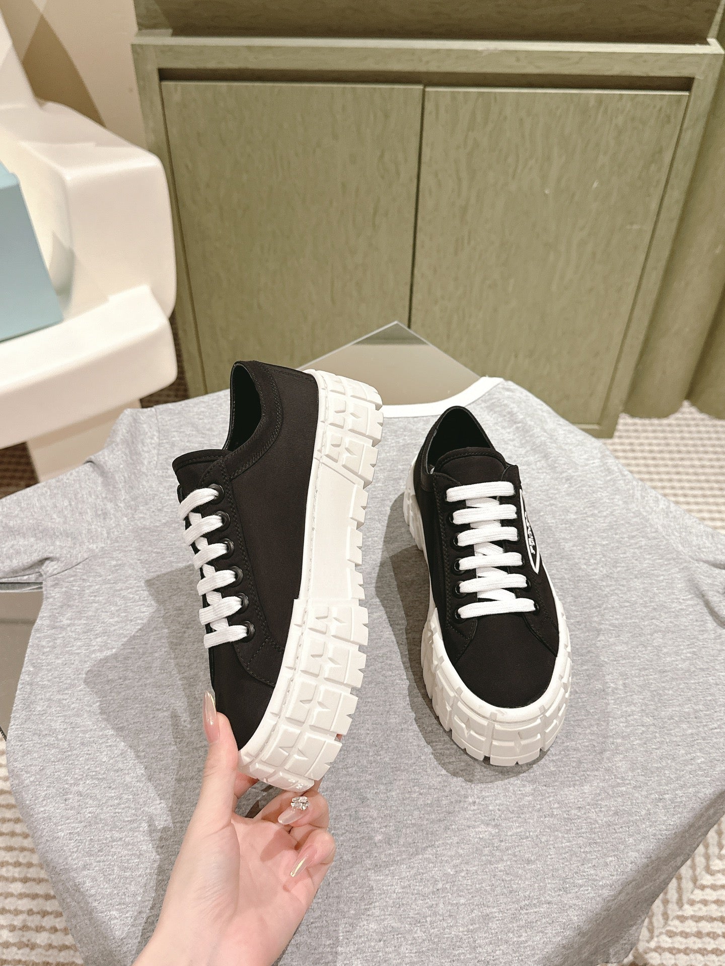 P-Sneakers