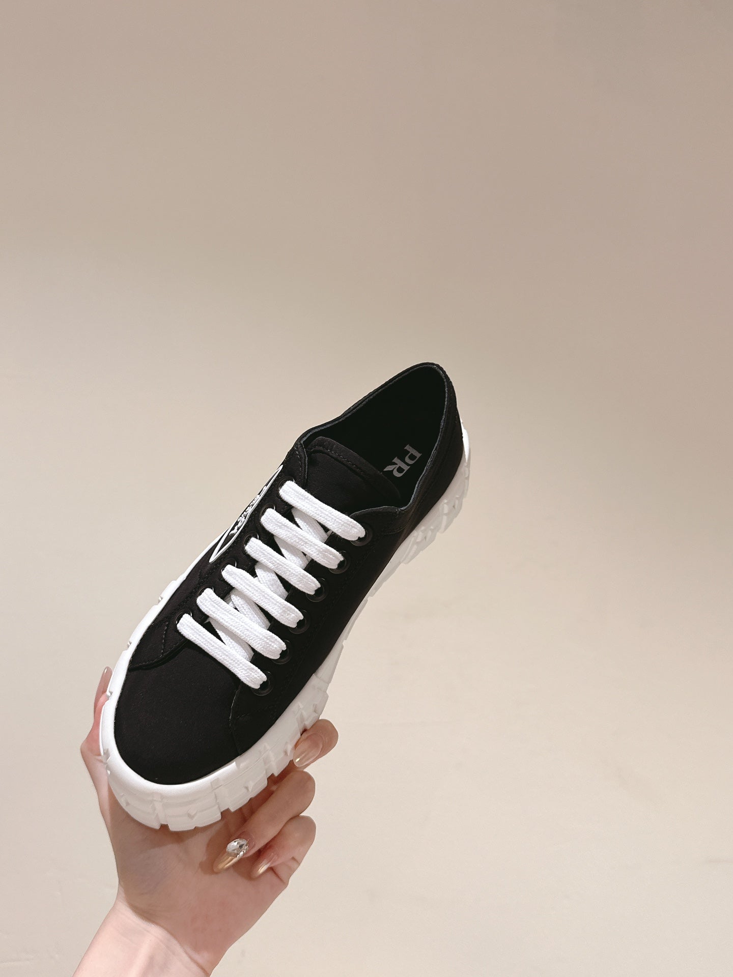 P-Sneakers