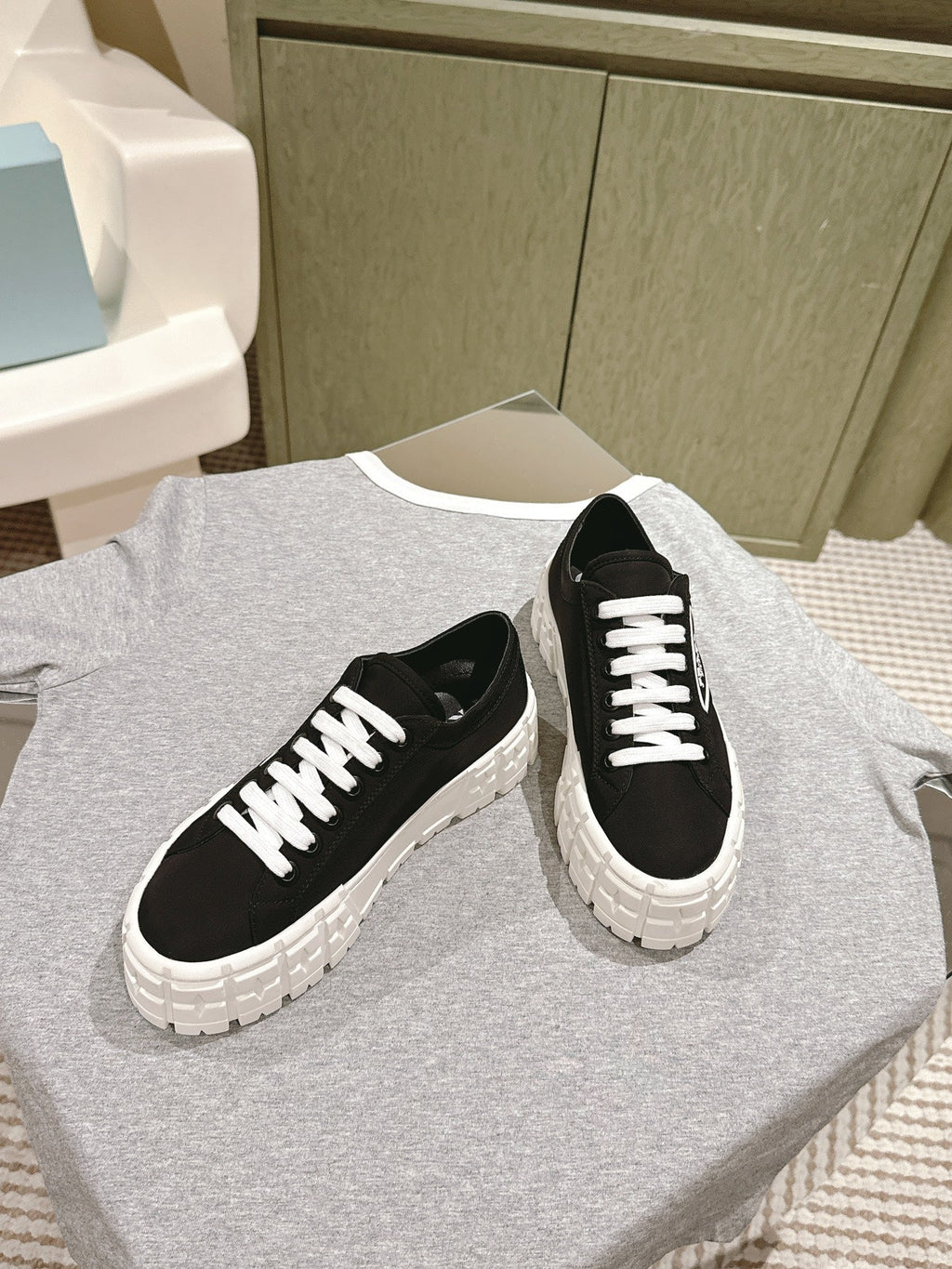 P-Sneakers