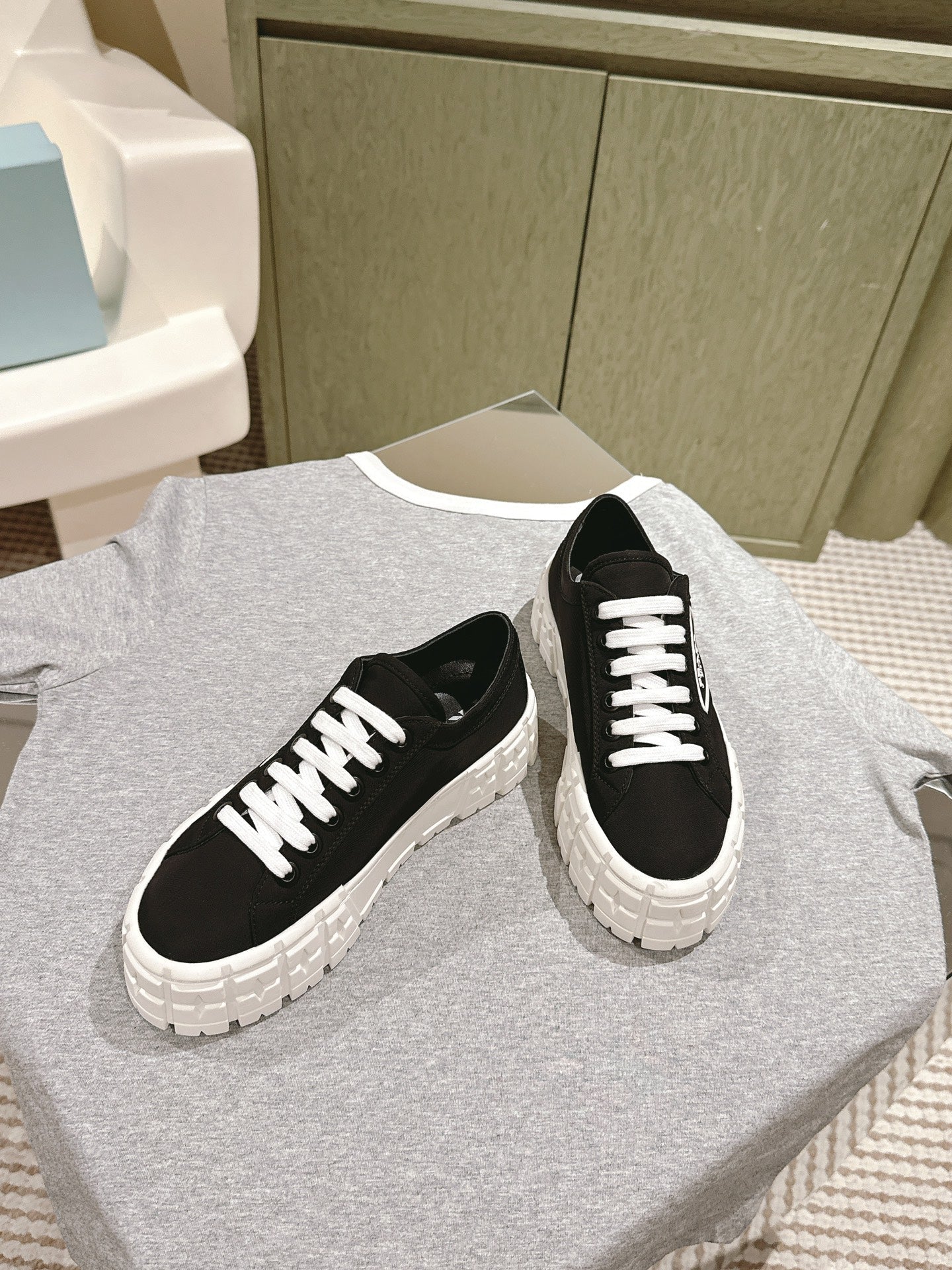 P-Sneakers