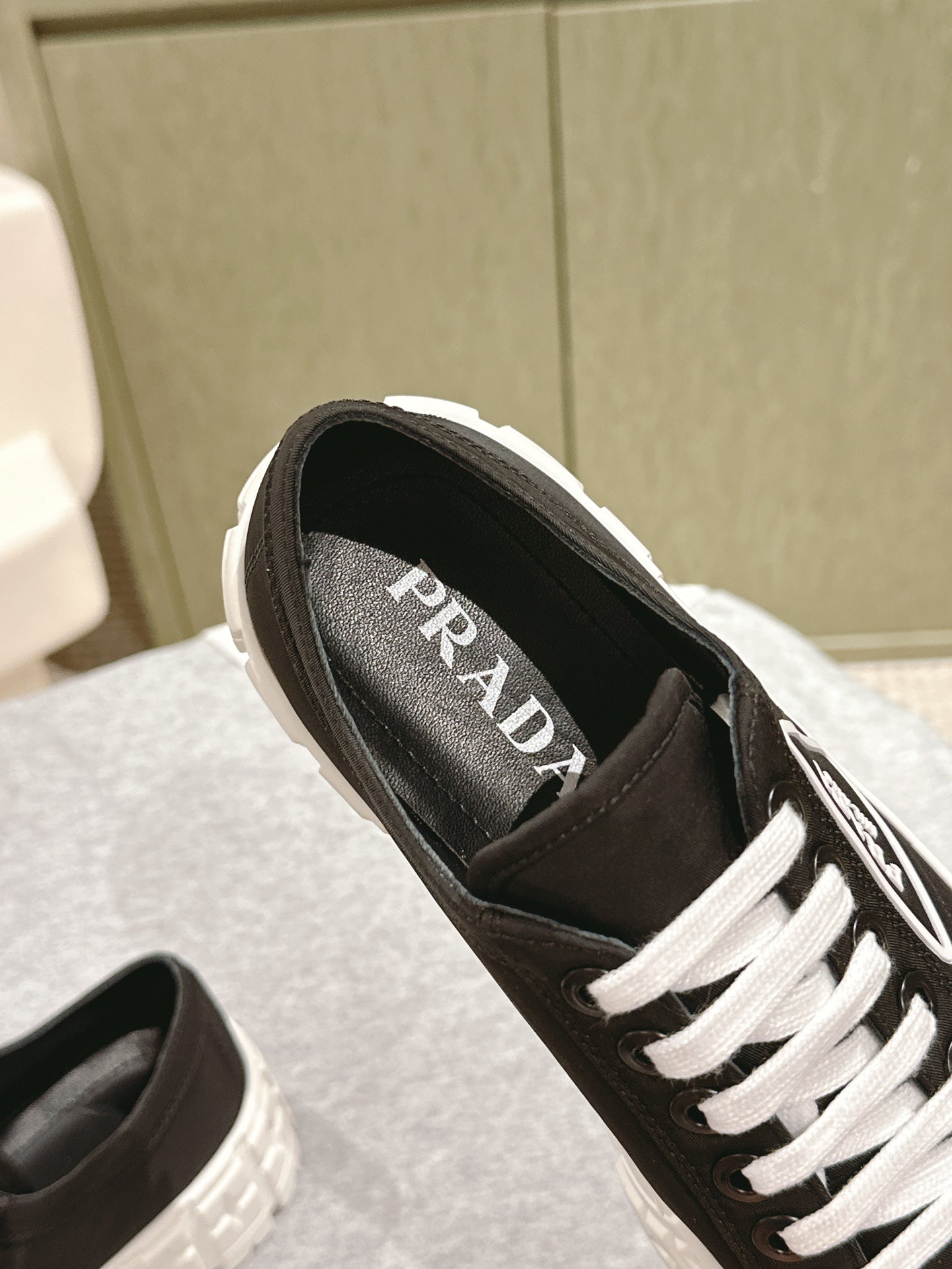 P-Sneakers