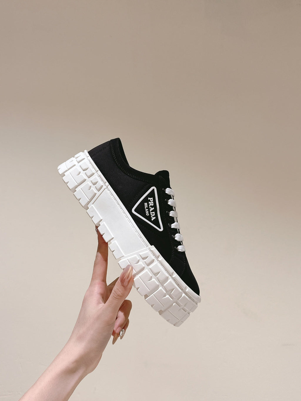 P-Sneakers