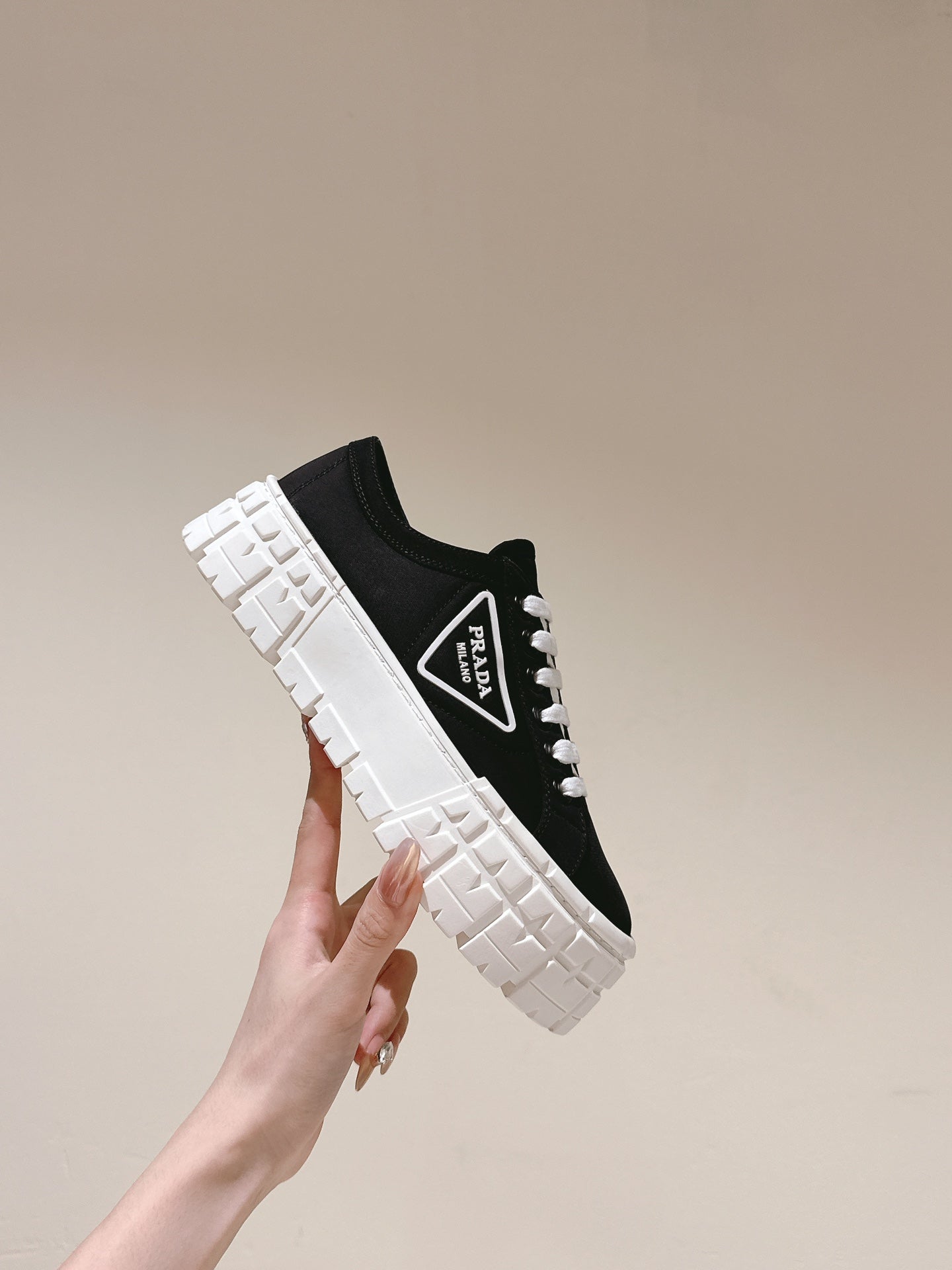 P-Sneakers