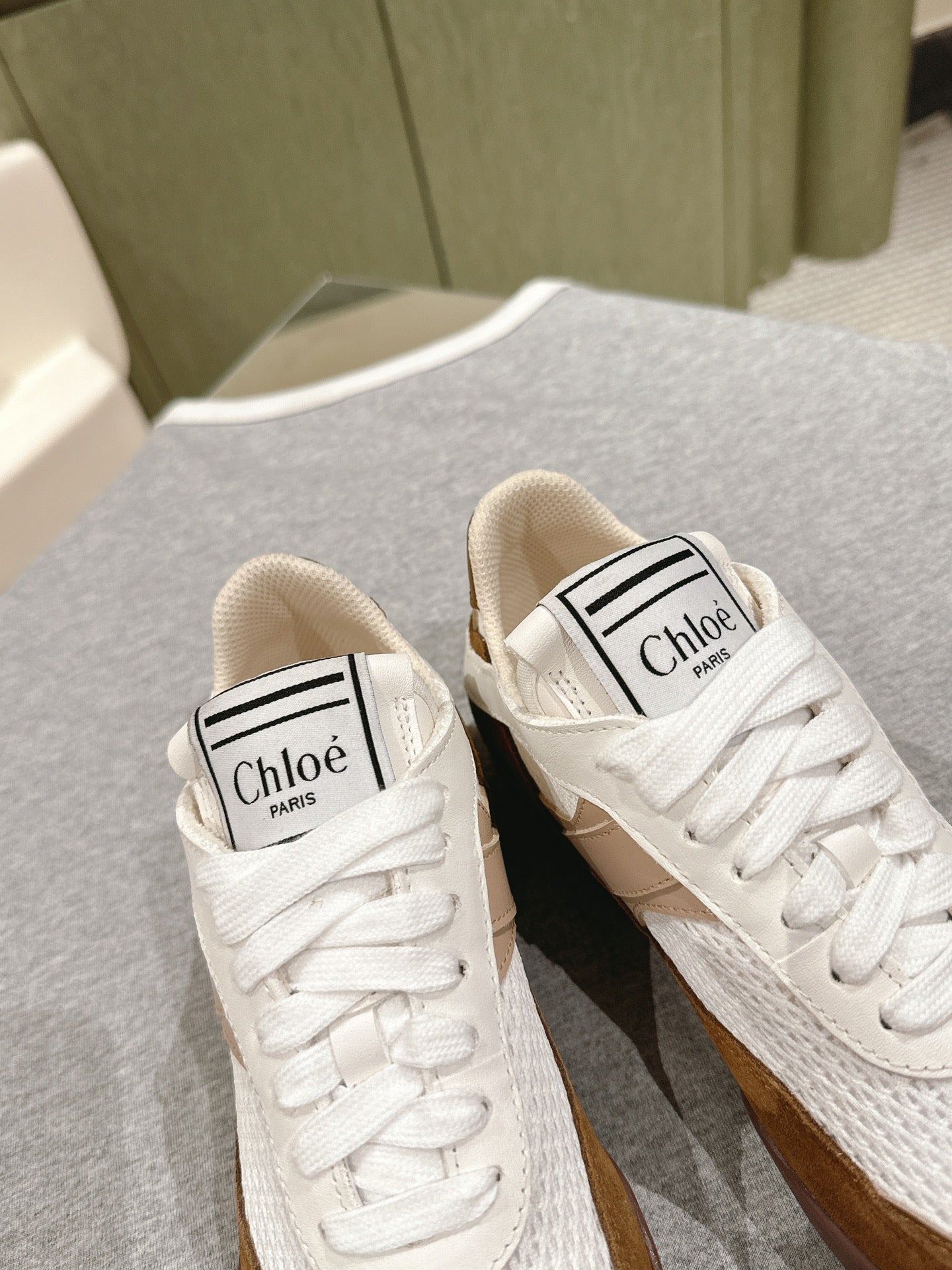 H-Sneakers
