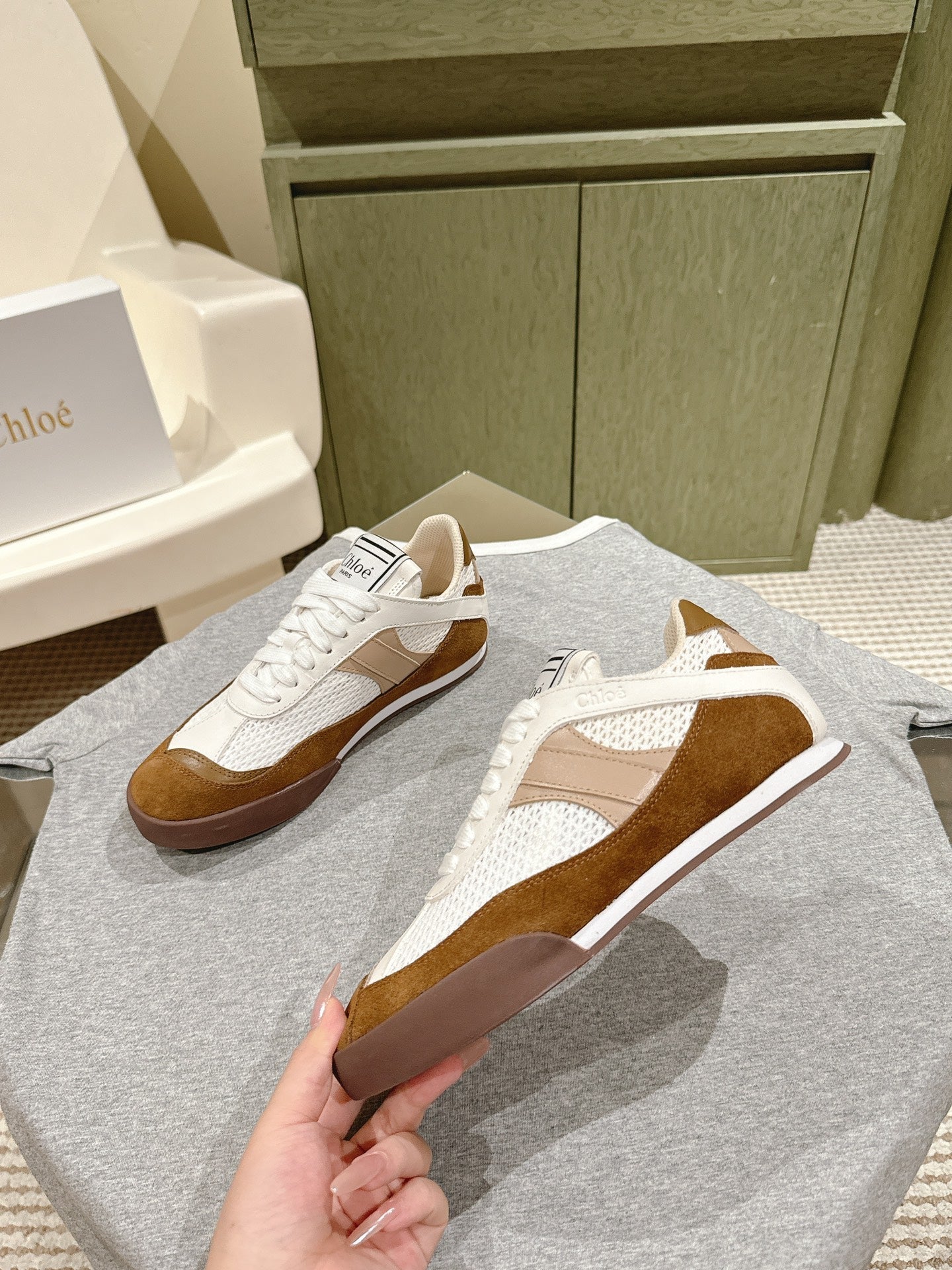 H-Sneakers