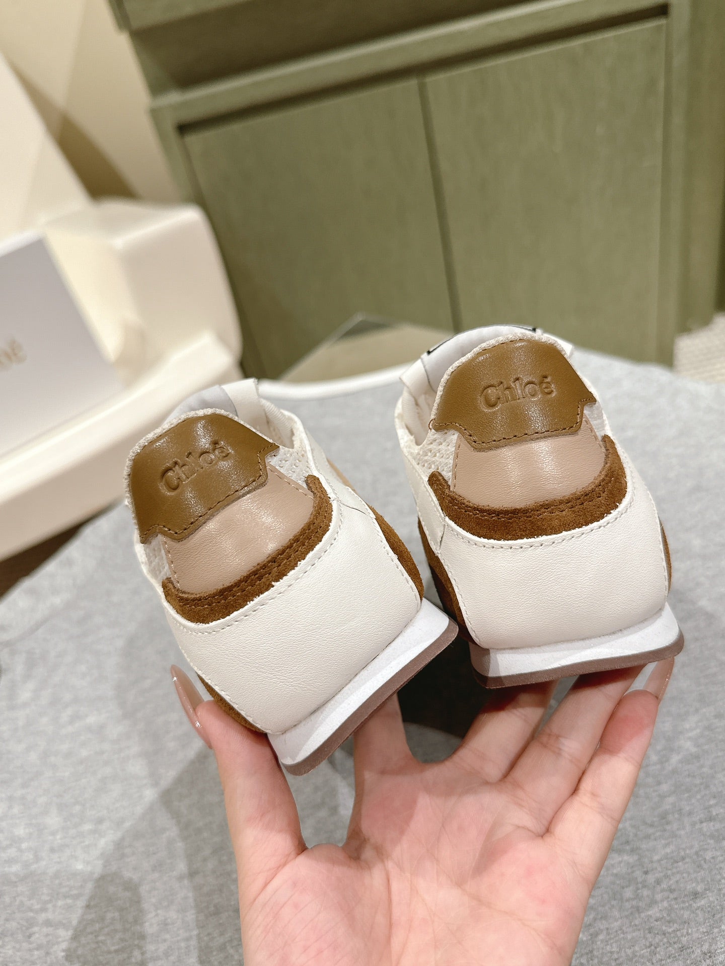 H-Sneakers