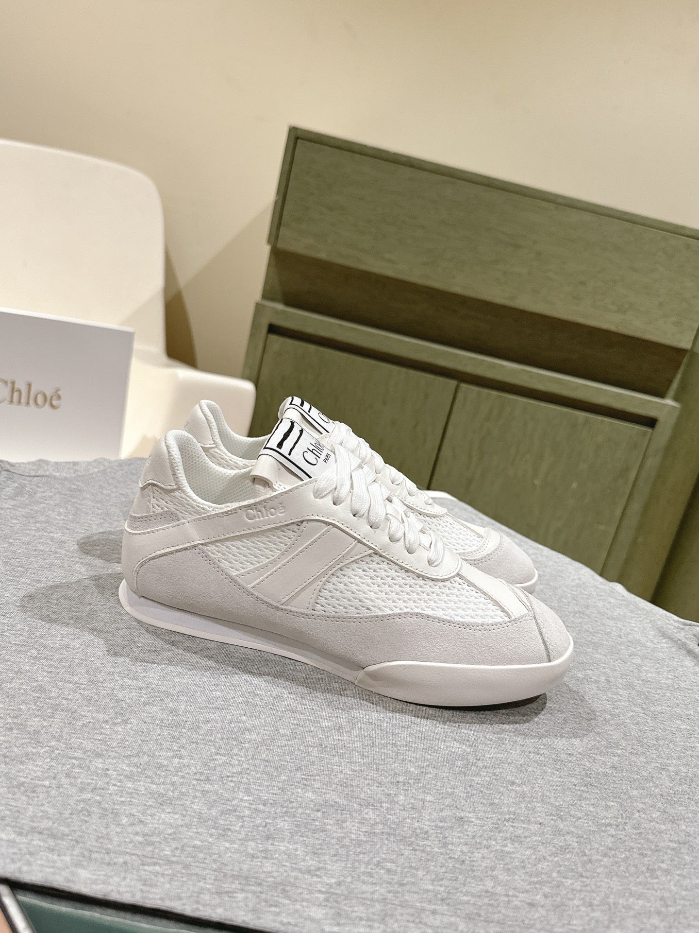 H-Sneakers