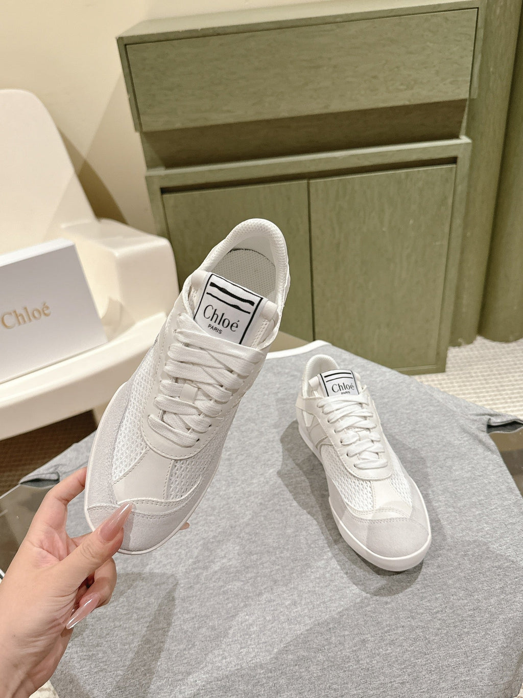 H-Sneakers