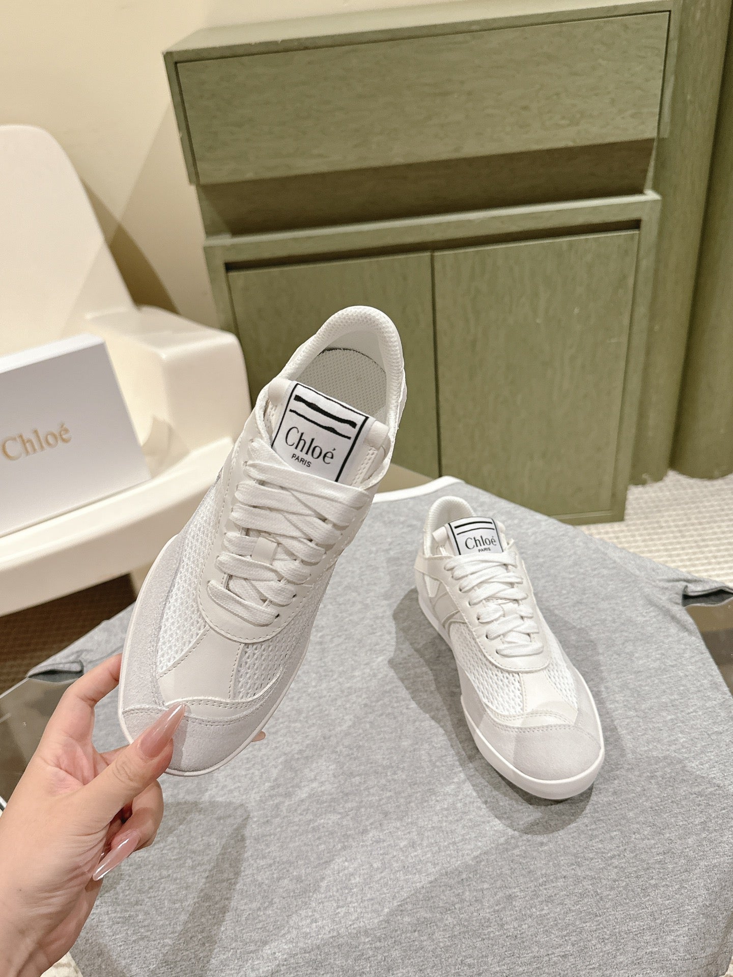 H-Sneakers