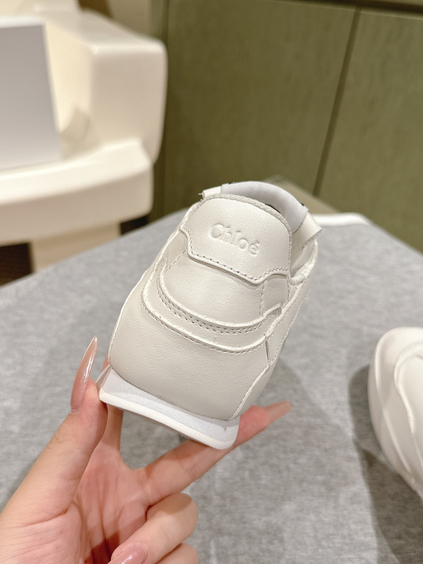 H-Sneakers