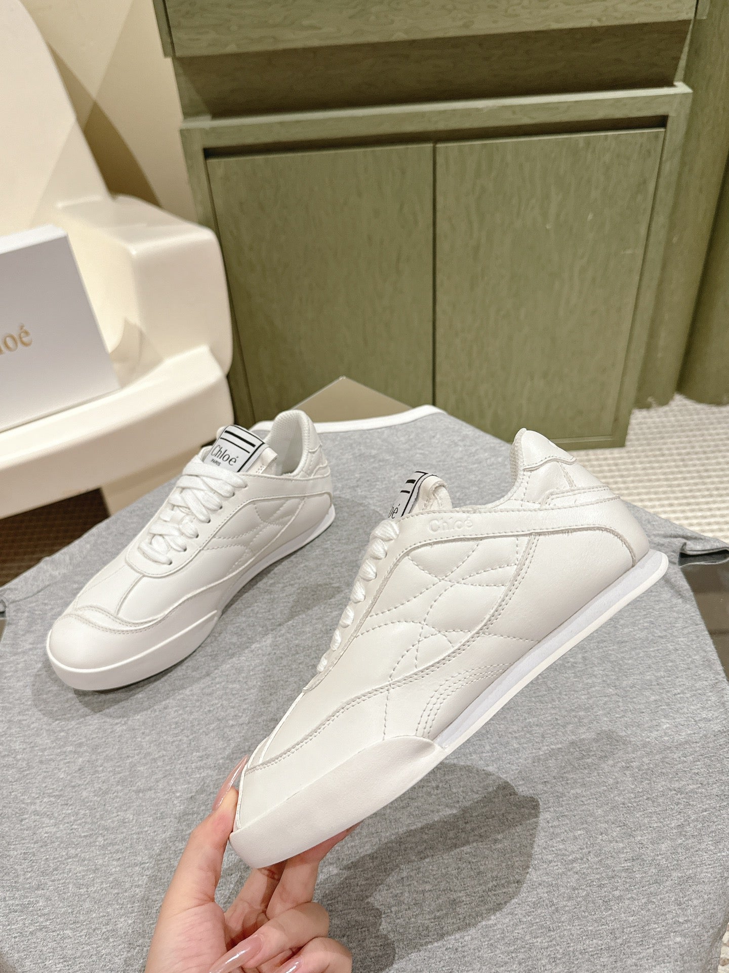 H-Sneakers
