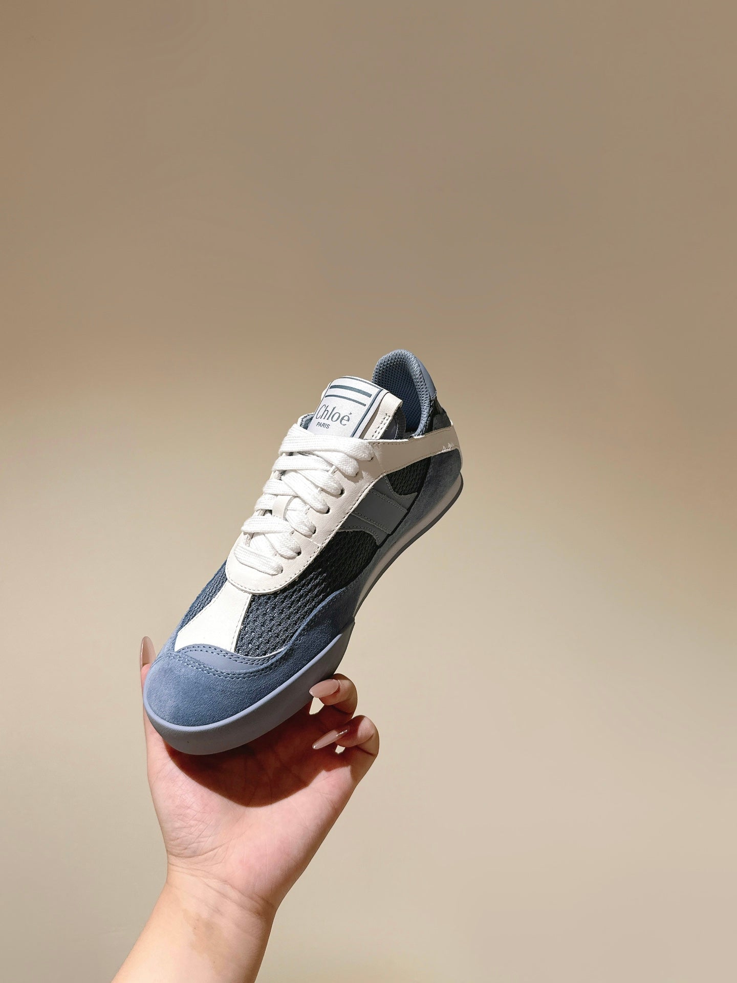 H-Sneakers