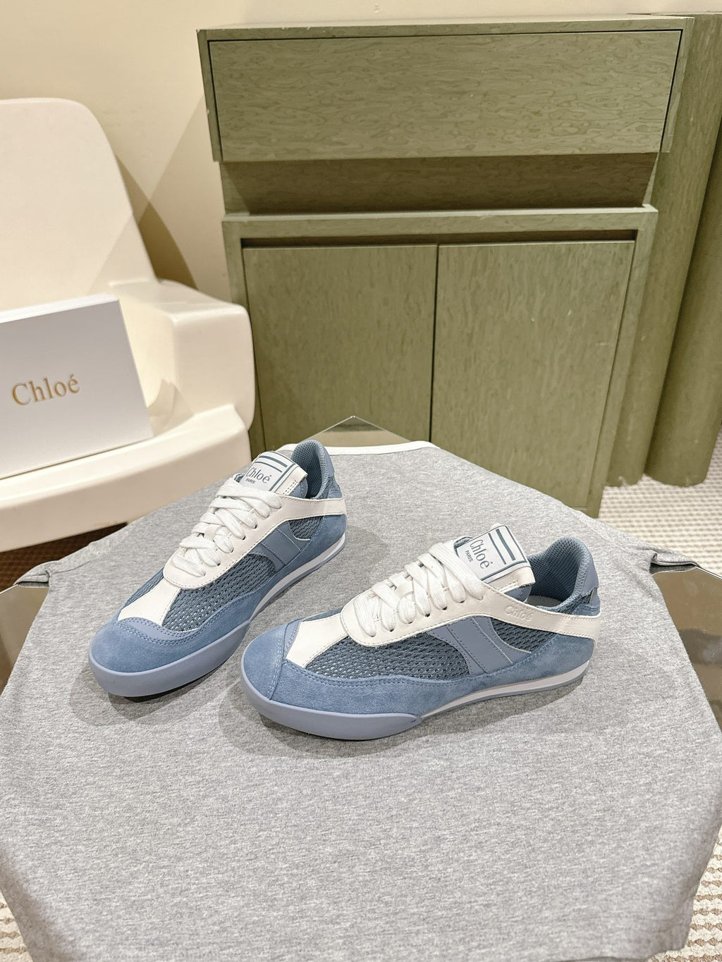 H-Sneakers