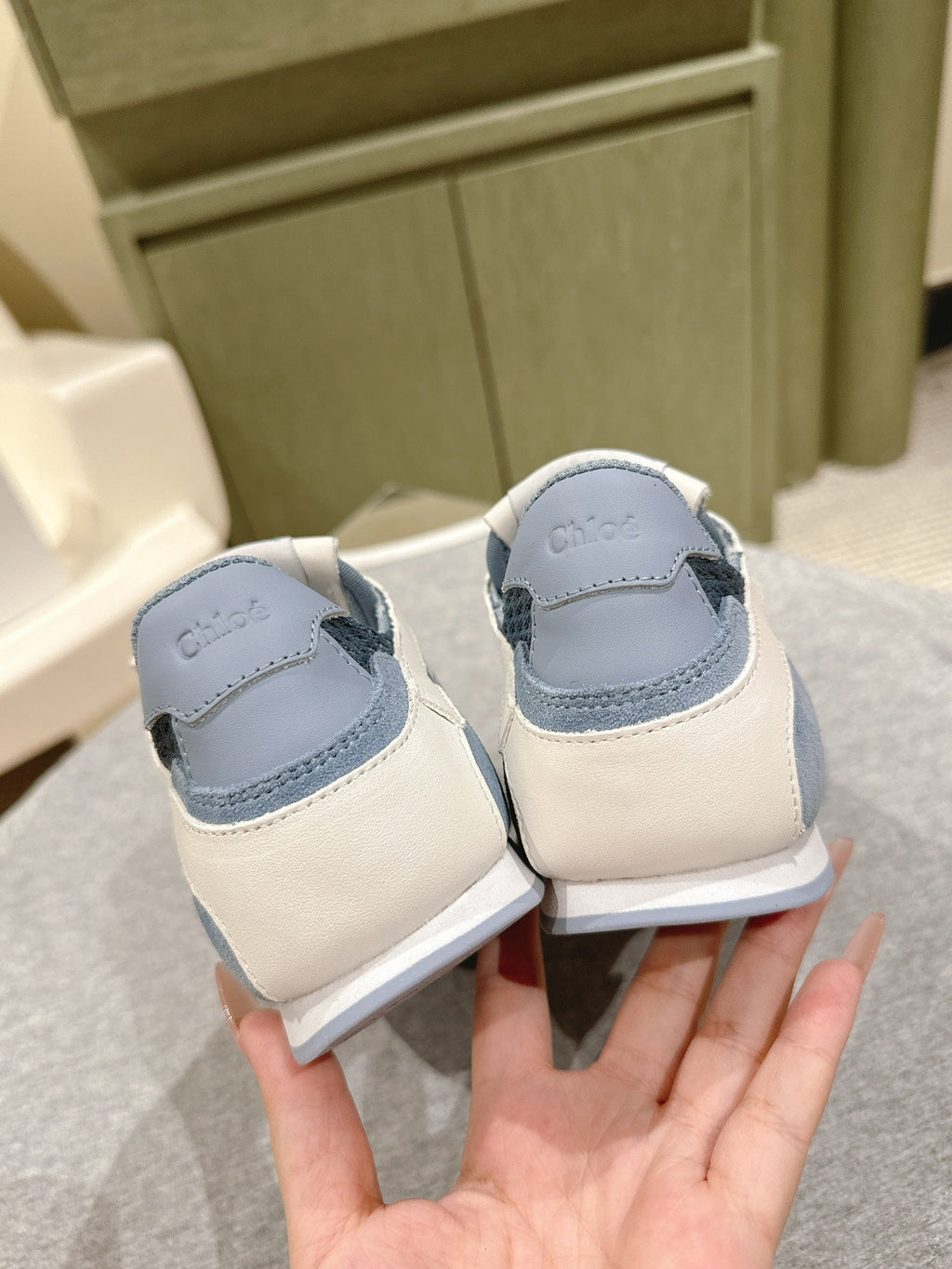 H-Sneakers