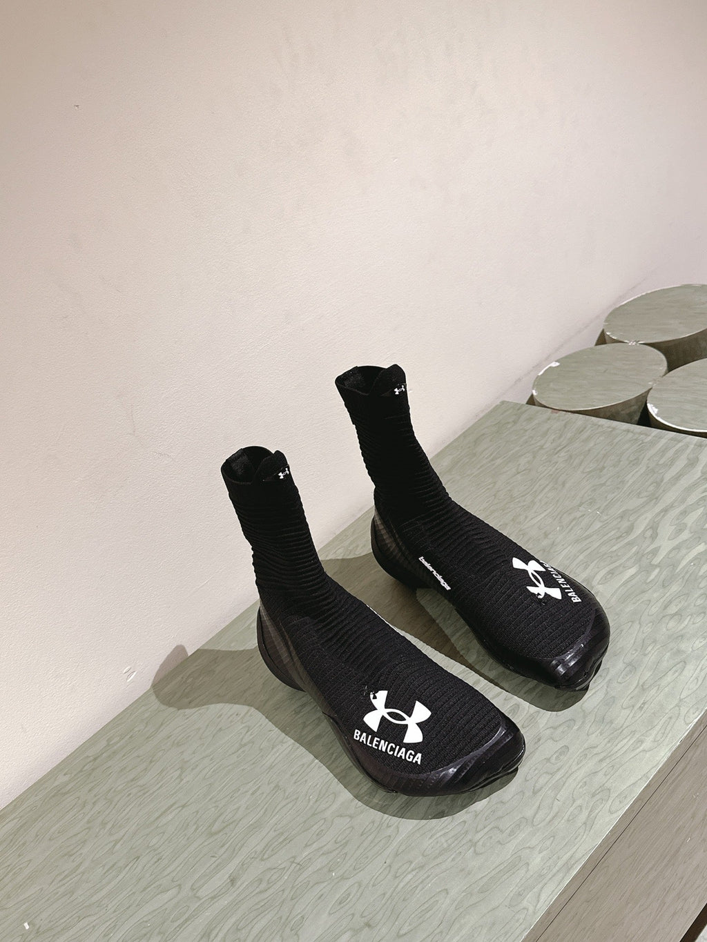 B-Sneakers