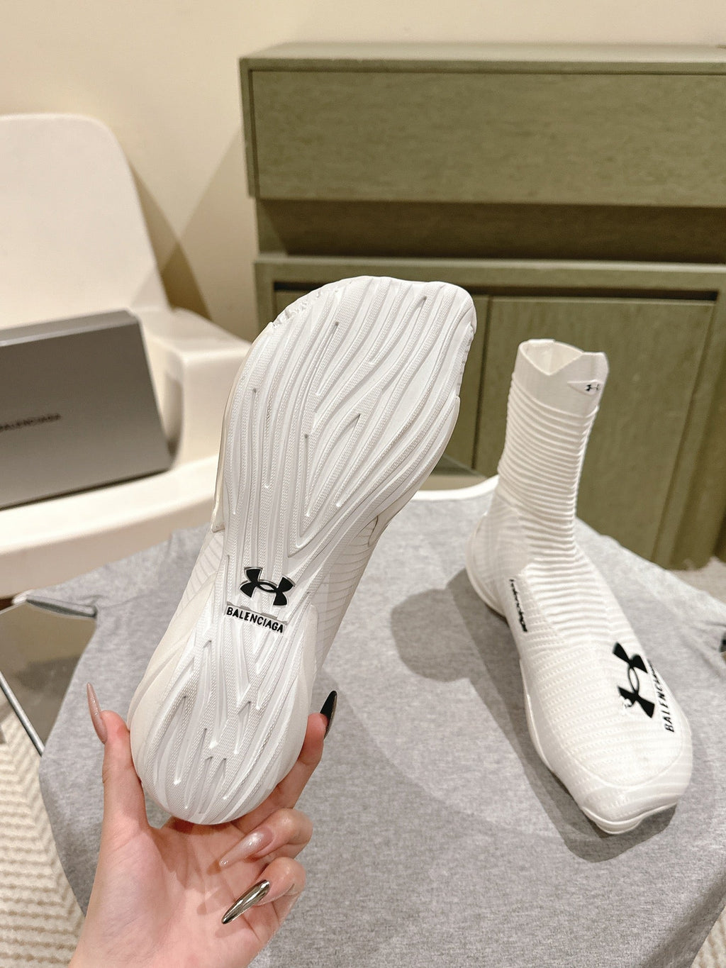 B-Sneakers