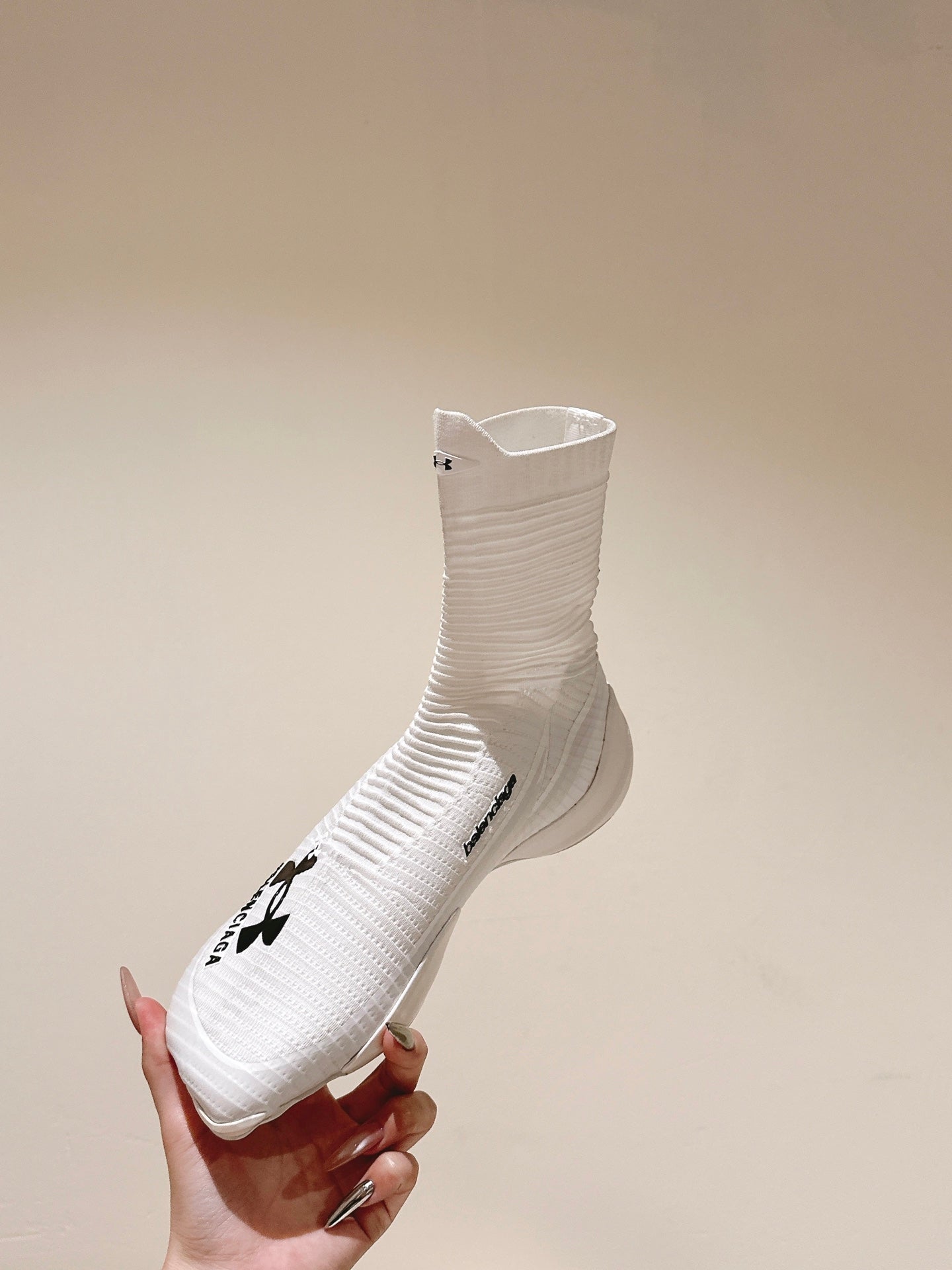 B-Sneakers