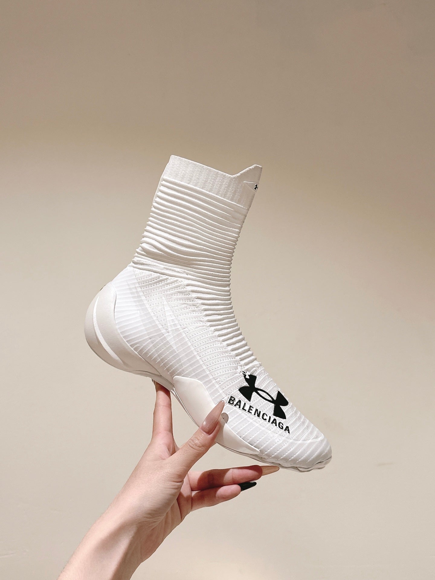 B-Sneakers