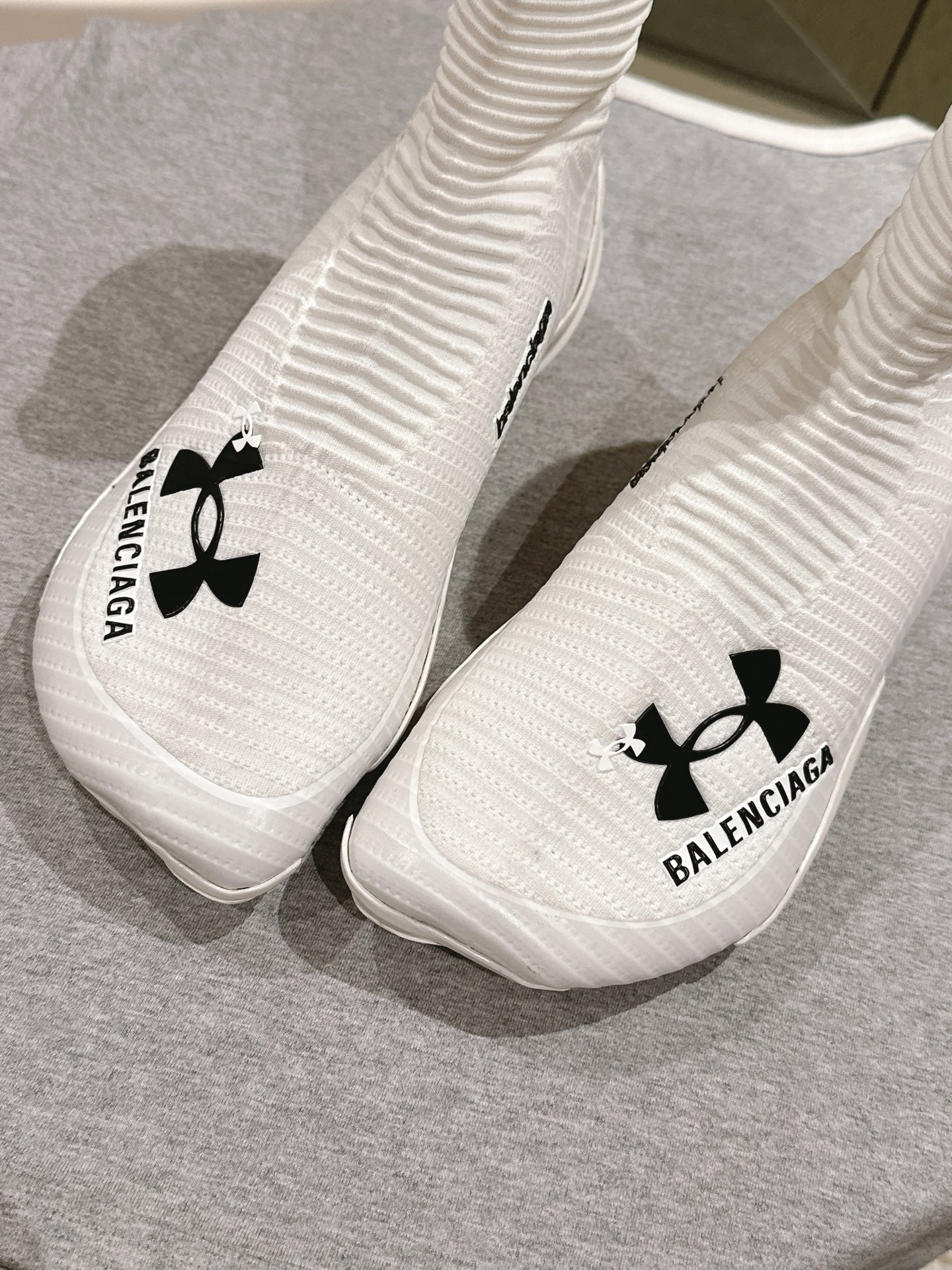 B-Sneakers
