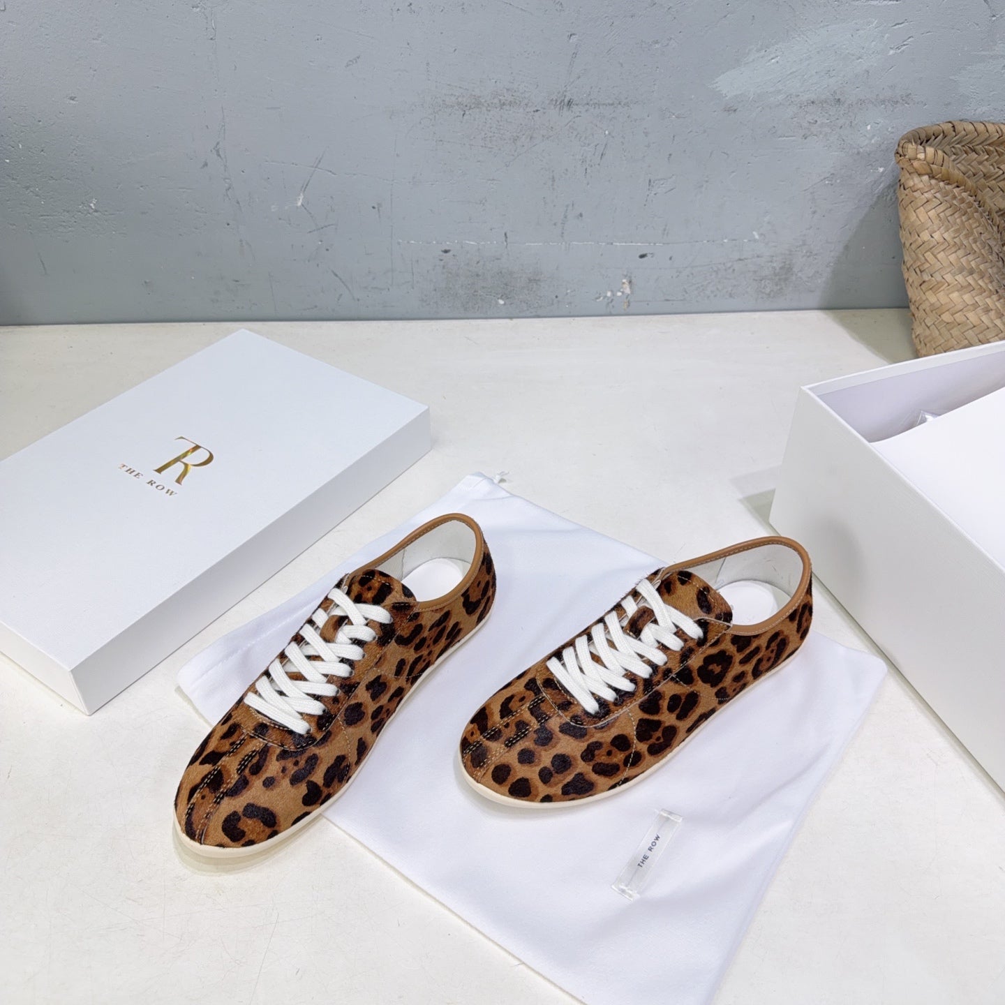 T-Sneakers