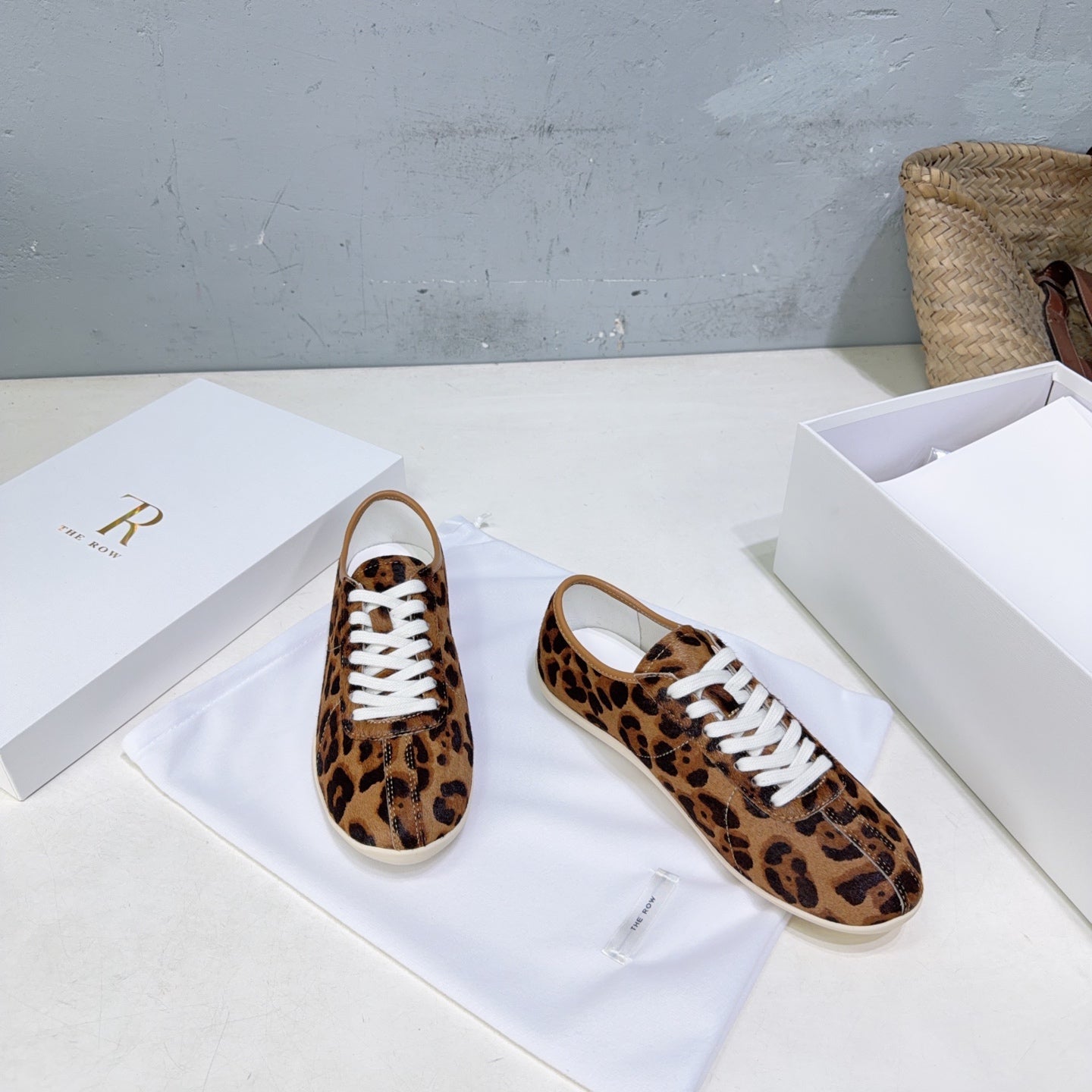 T-Sneakers