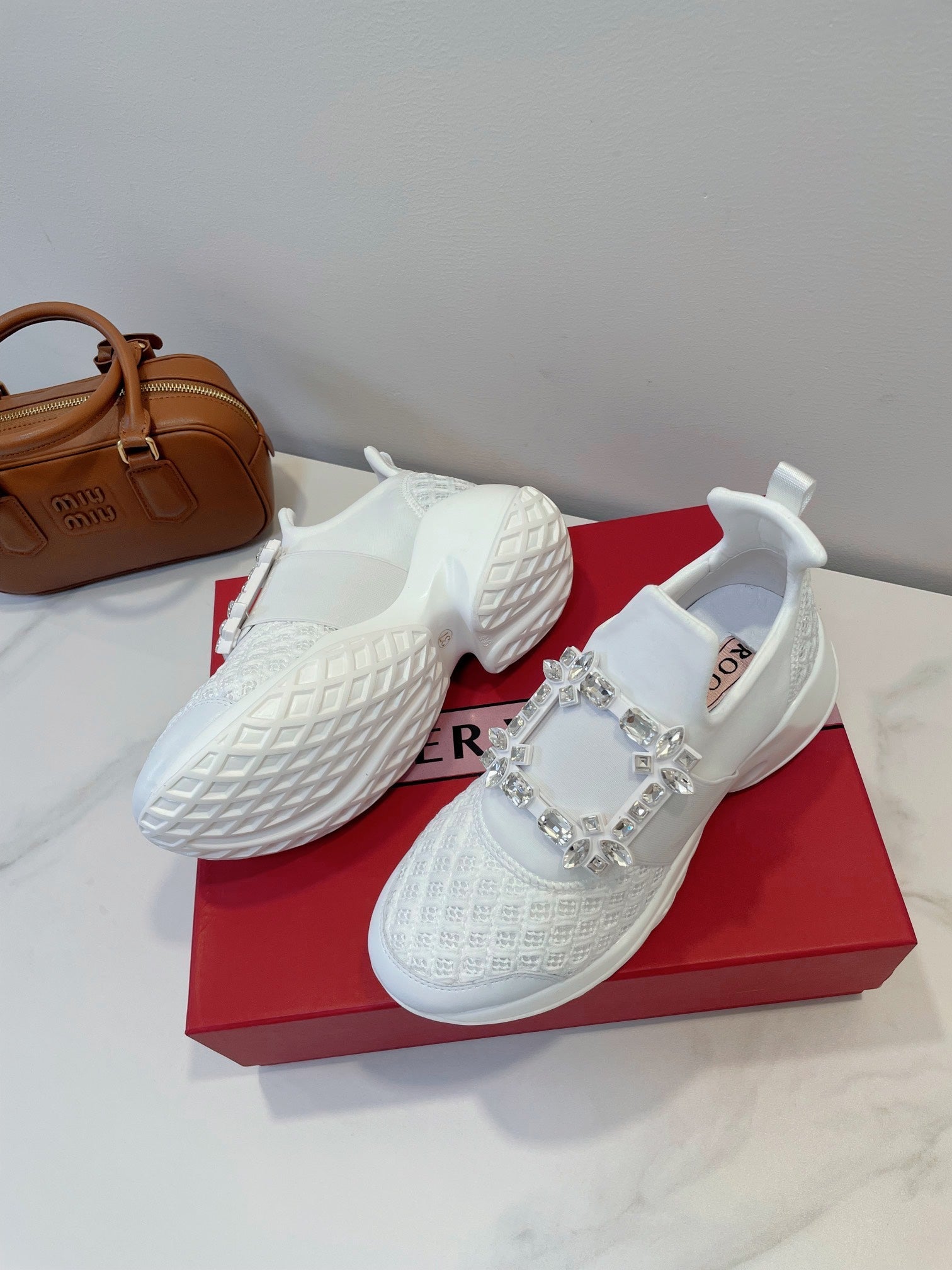 R-Sneakers